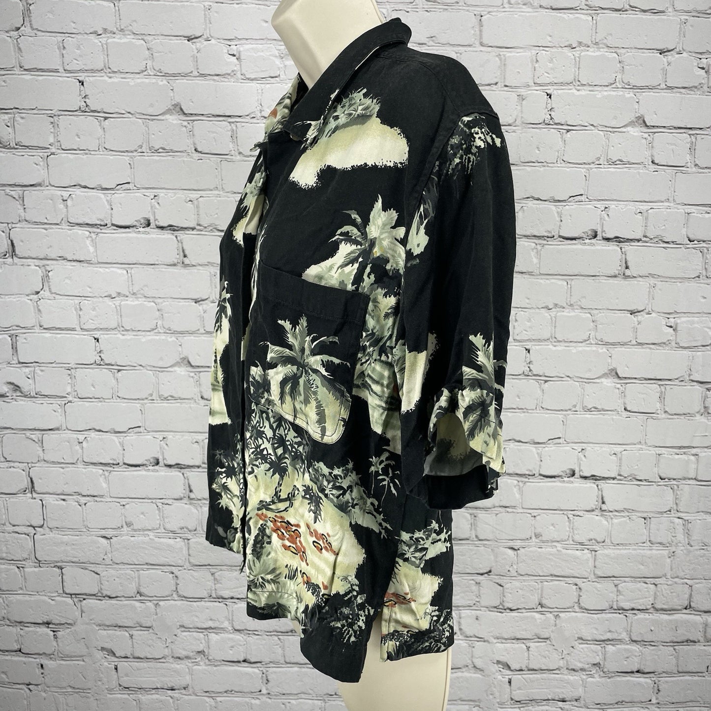 VTG Tommy Bahama Black Silk Hawaiian Oyster Shell Boxy Button Up Shirt Medium M