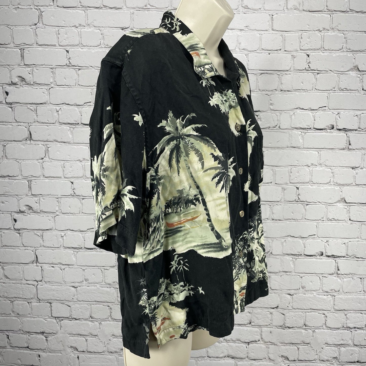 VTG Tommy Bahama Black Silk Hawaiian Oyster Shell Boxy Button Up Shirt Medium M