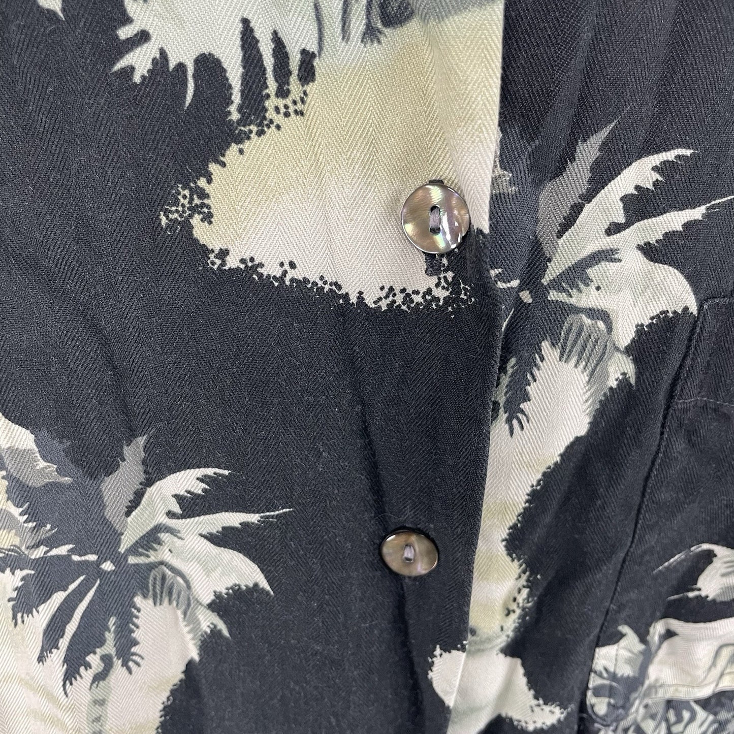 VTG Tommy Bahama Black Silk Hawaiian Oyster Shell Boxy Button Up Shirt Medium M
