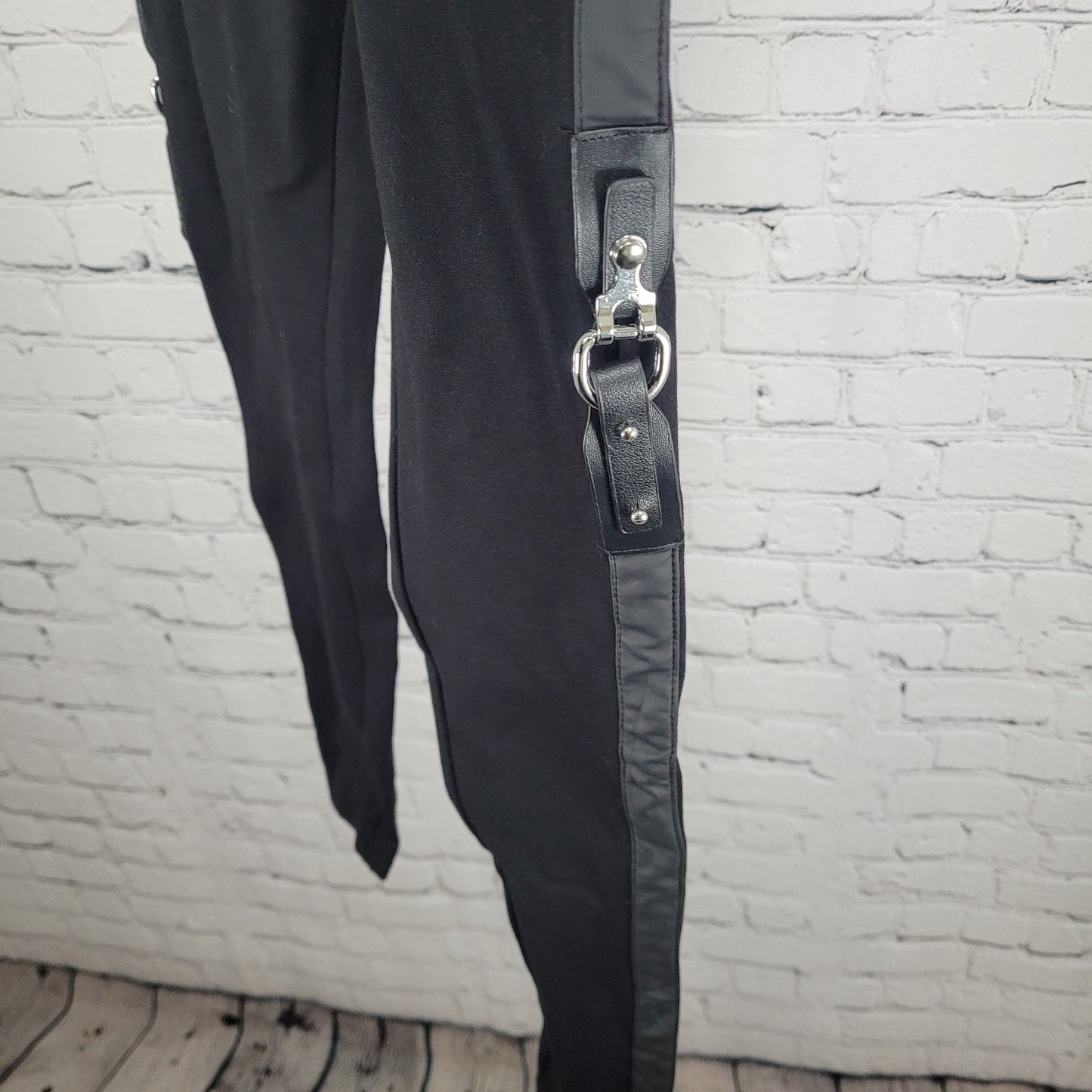 Maniere De Voir Black Faux Leather Accents Belted Skinny Stretch Pants 0 (22x29)