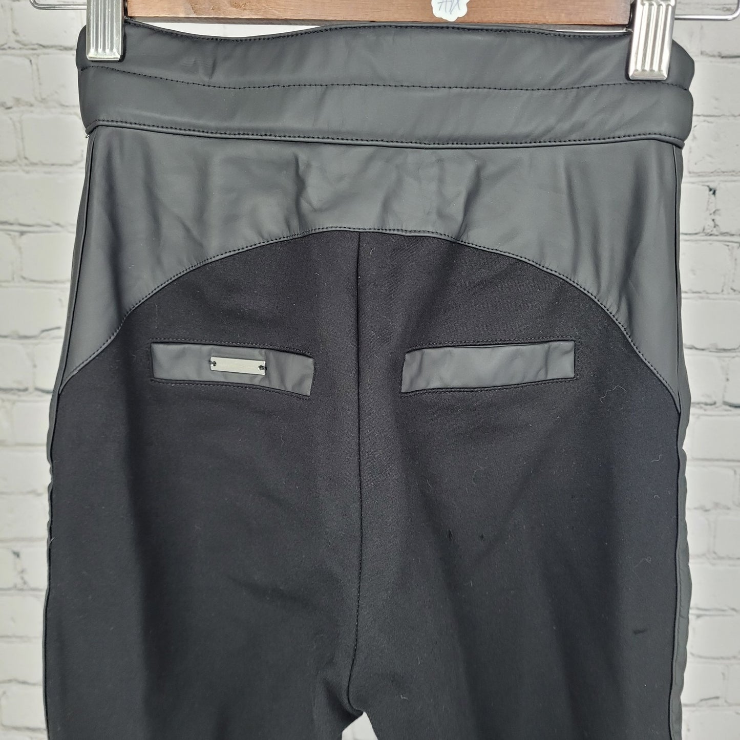 Maniere De Voir Black Faux Leather Accents Belted Skinny Stretch Pants 0 (22x29)