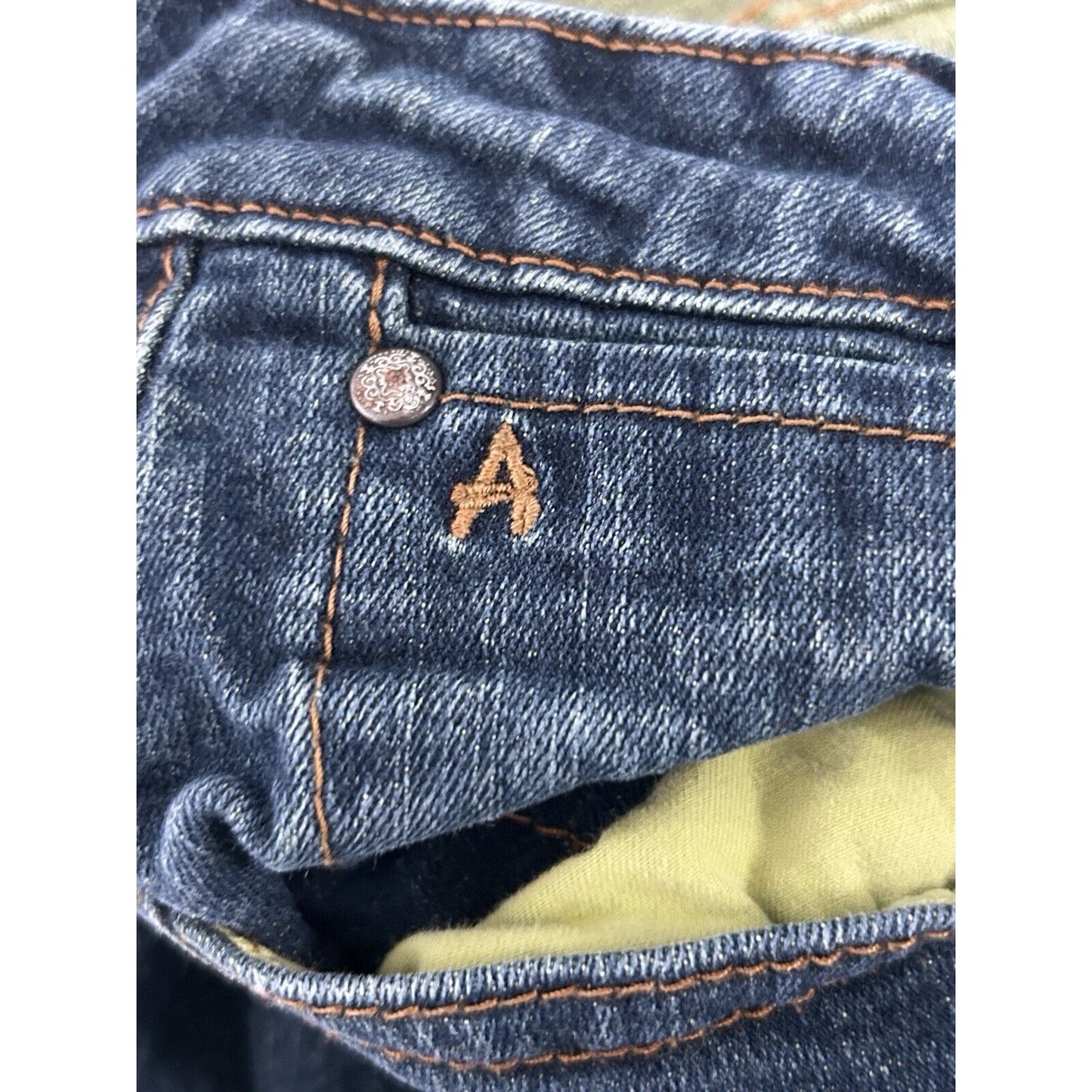 Aura By Wrangler Medium Wash Mid Rise Ankle Capri Jeans Size 12 TAL (28X25)