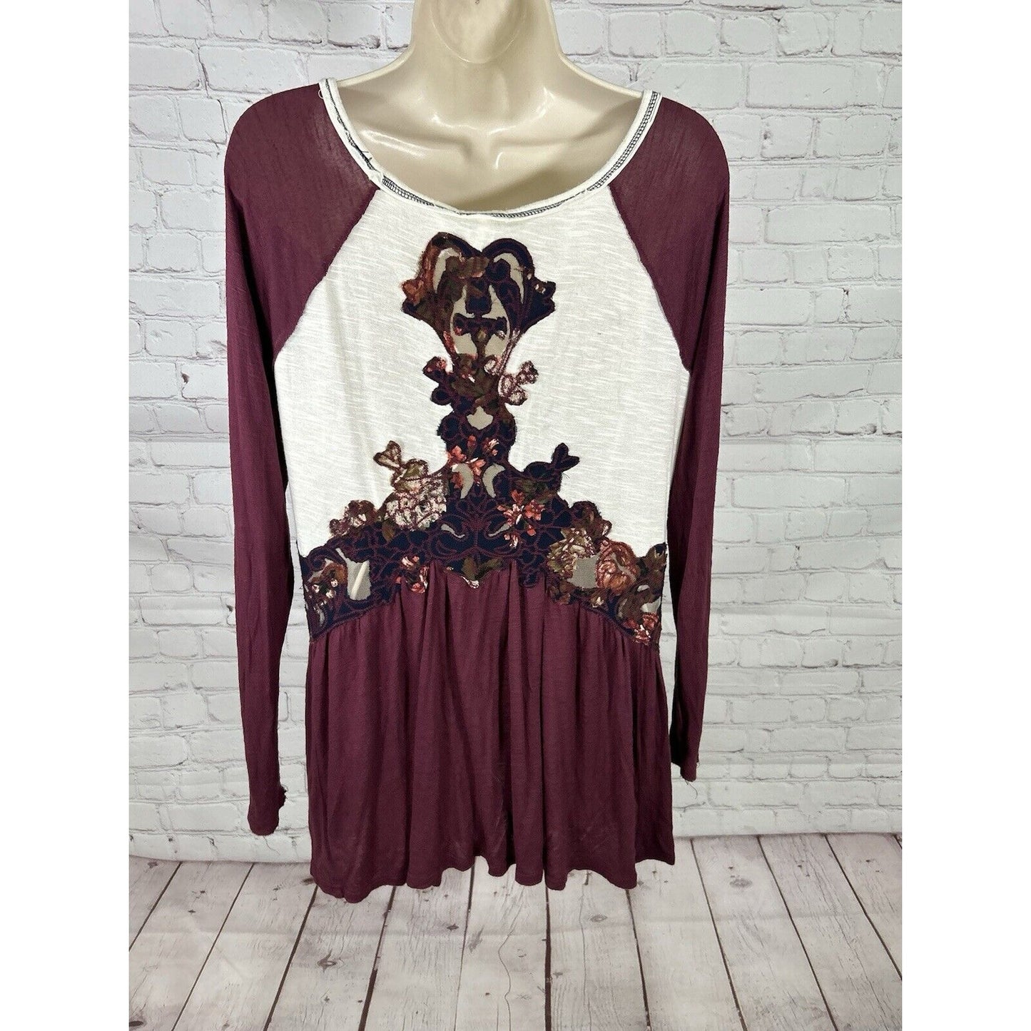 Gimmicks Lightweight Raglan Sleeve Floral Mesh Embroidery Women’s Shirt S