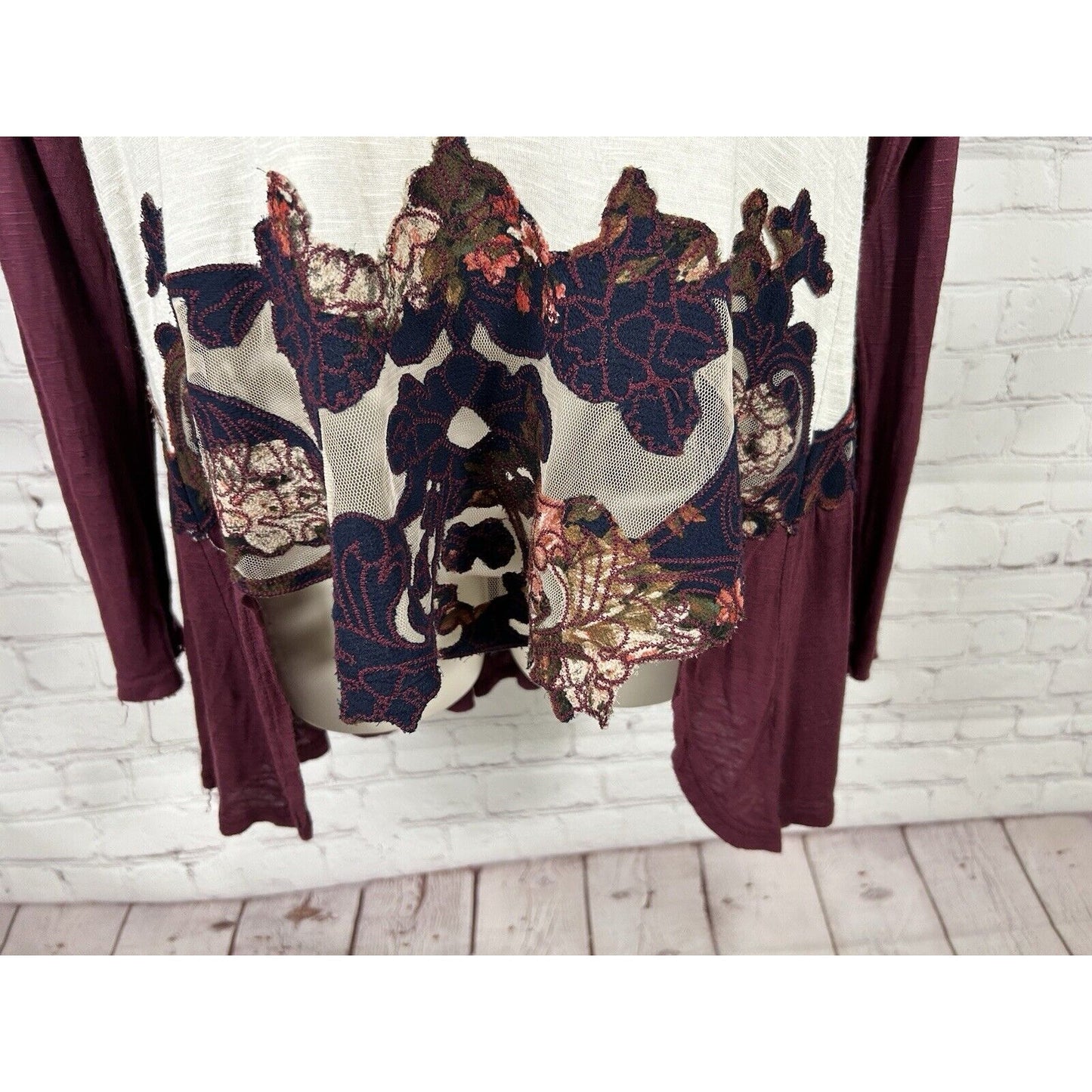 Gimmicks Lightweight Raglan Sleeve Floral Mesh Embroidery Women’s Shirt S