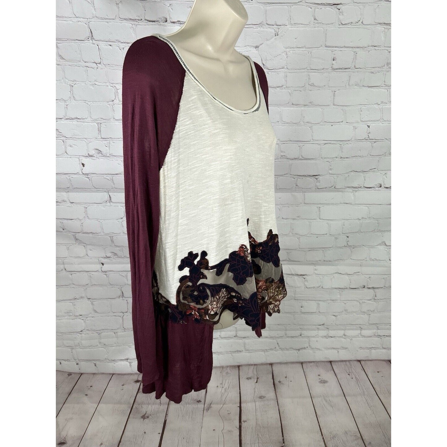 Gimmicks Lightweight Raglan Sleeve Floral Mesh Embroidery Women’s Shirt S