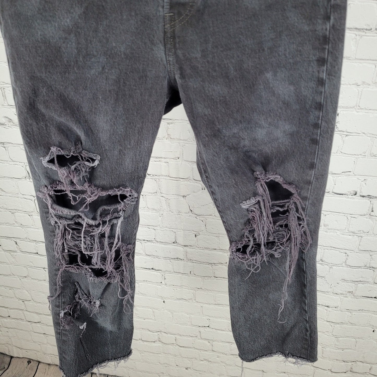 Levi's Premium Black Denim Distressed Wedgie Straight Crop Jeans Size 28 (28x26)