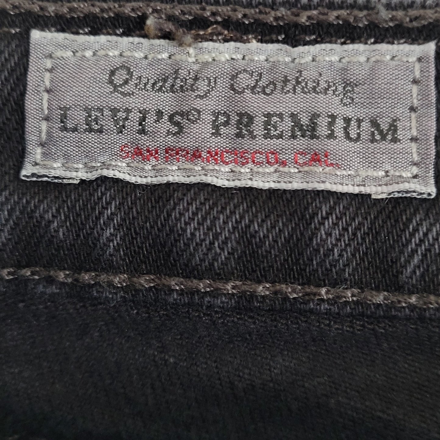 Levi's Premium Black Denim Distressed Wedgie Straight Crop Jeans Size 28 (28x26)