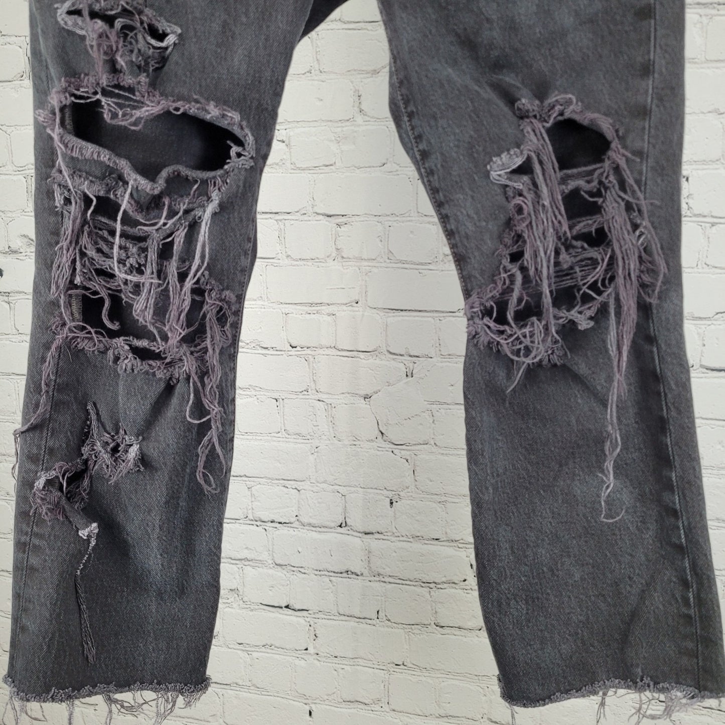 Levi's Premium Black Denim Distressed Wedgie Straight Crop Jeans Size 28 (28x26)
