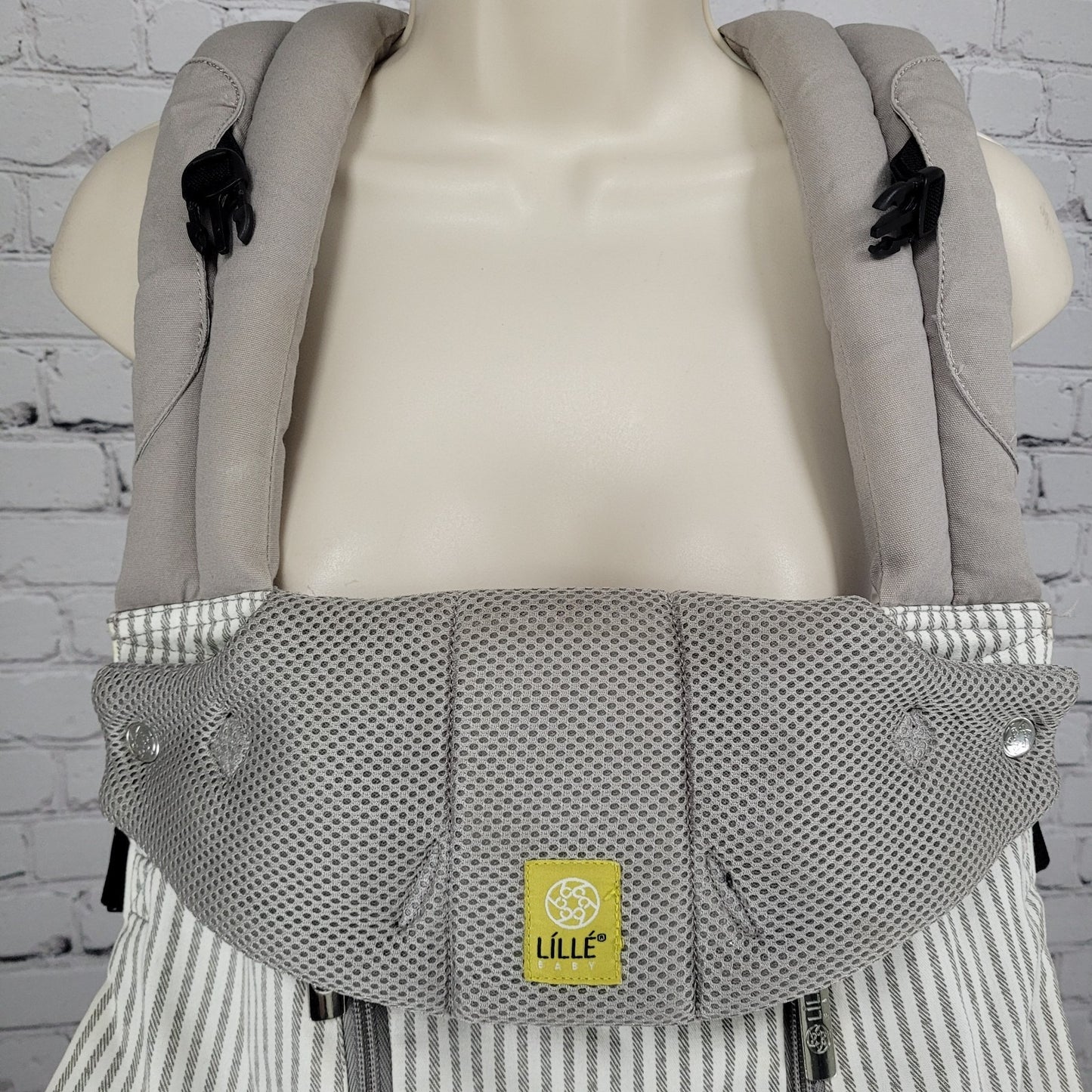 Lille Baby Grey Complete All Seasons Infant Carrier Lumbar Support Zip Storage