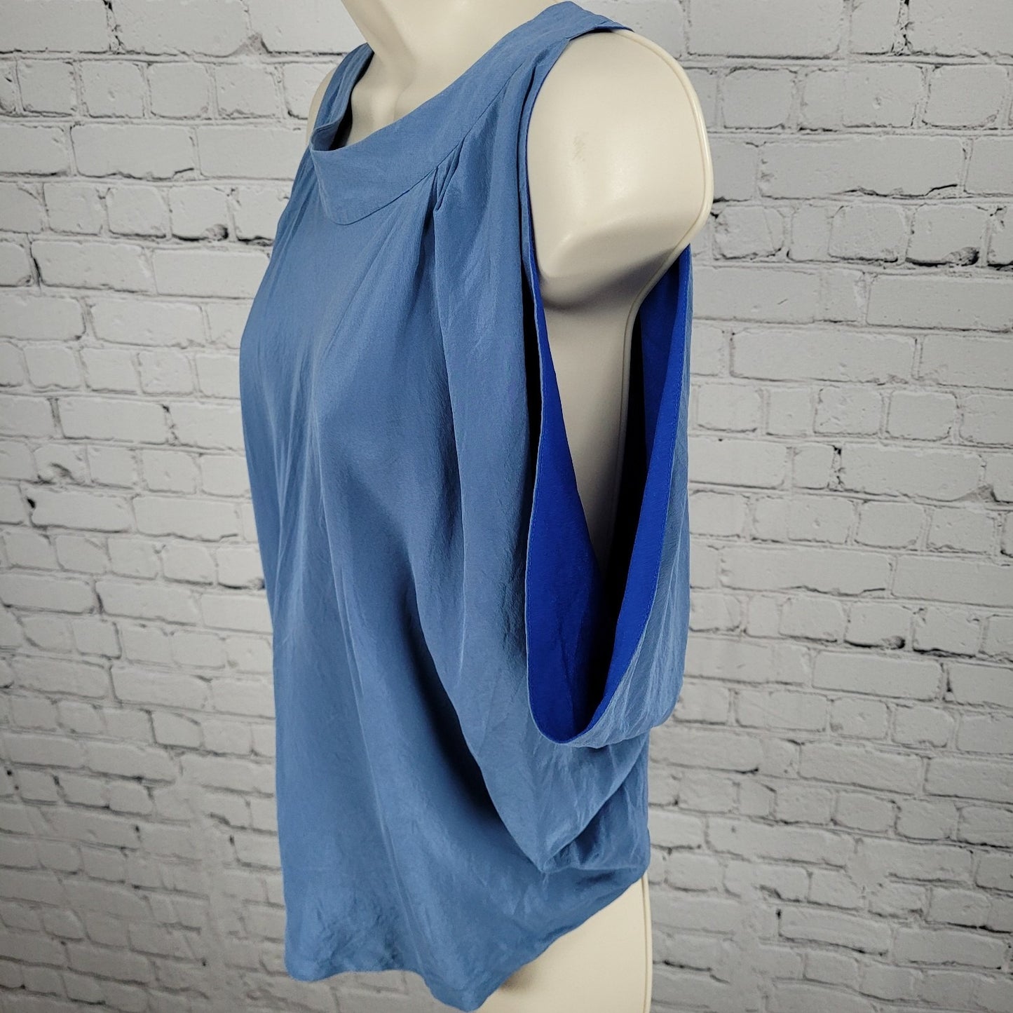 Bebe Blue 100% Silk Cold Shoulder Open Back Lightweight Blouse Top Size Medium M