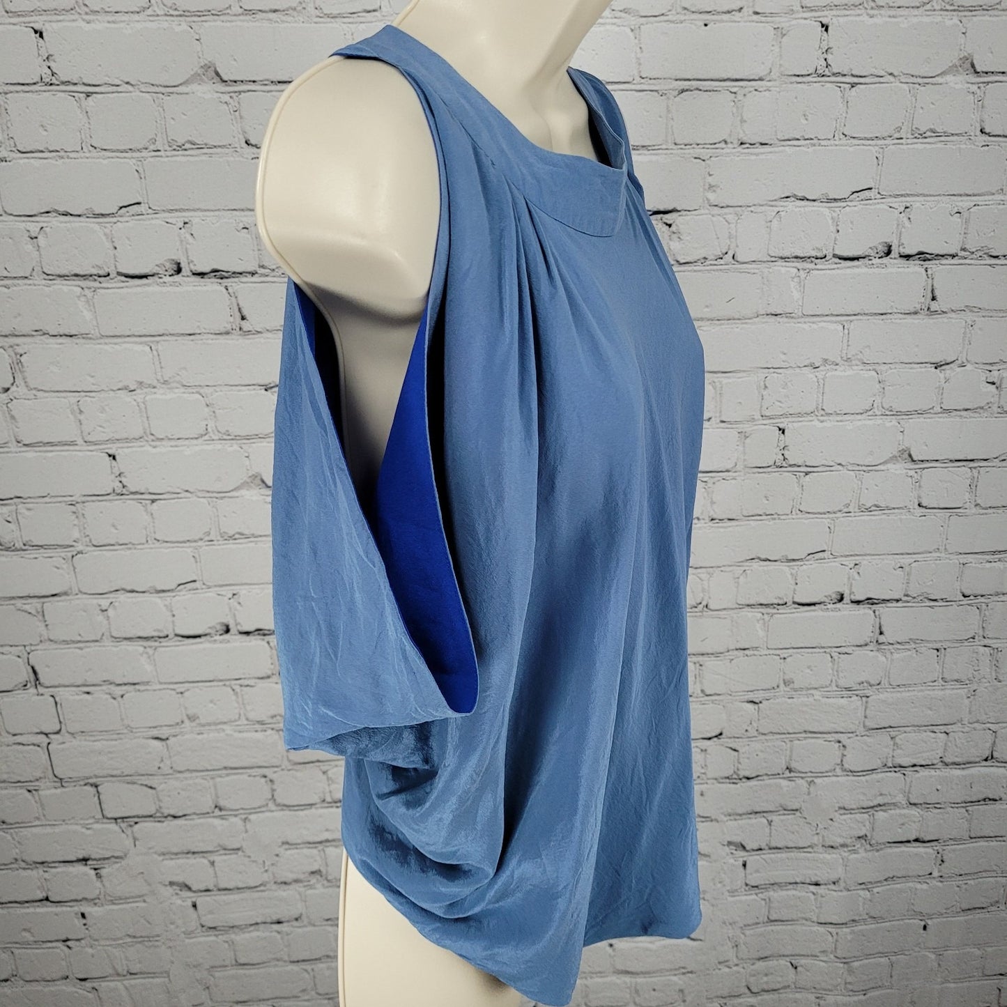 Bebe Blue 100% Silk Cold Shoulder Open Back Lightweight Blouse Top Size Medium M