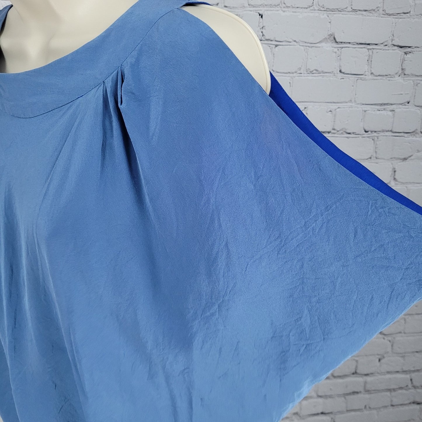 Bebe Blue 100% Silk Cold Shoulder Open Back Lightweight Blouse Top Size Medium M