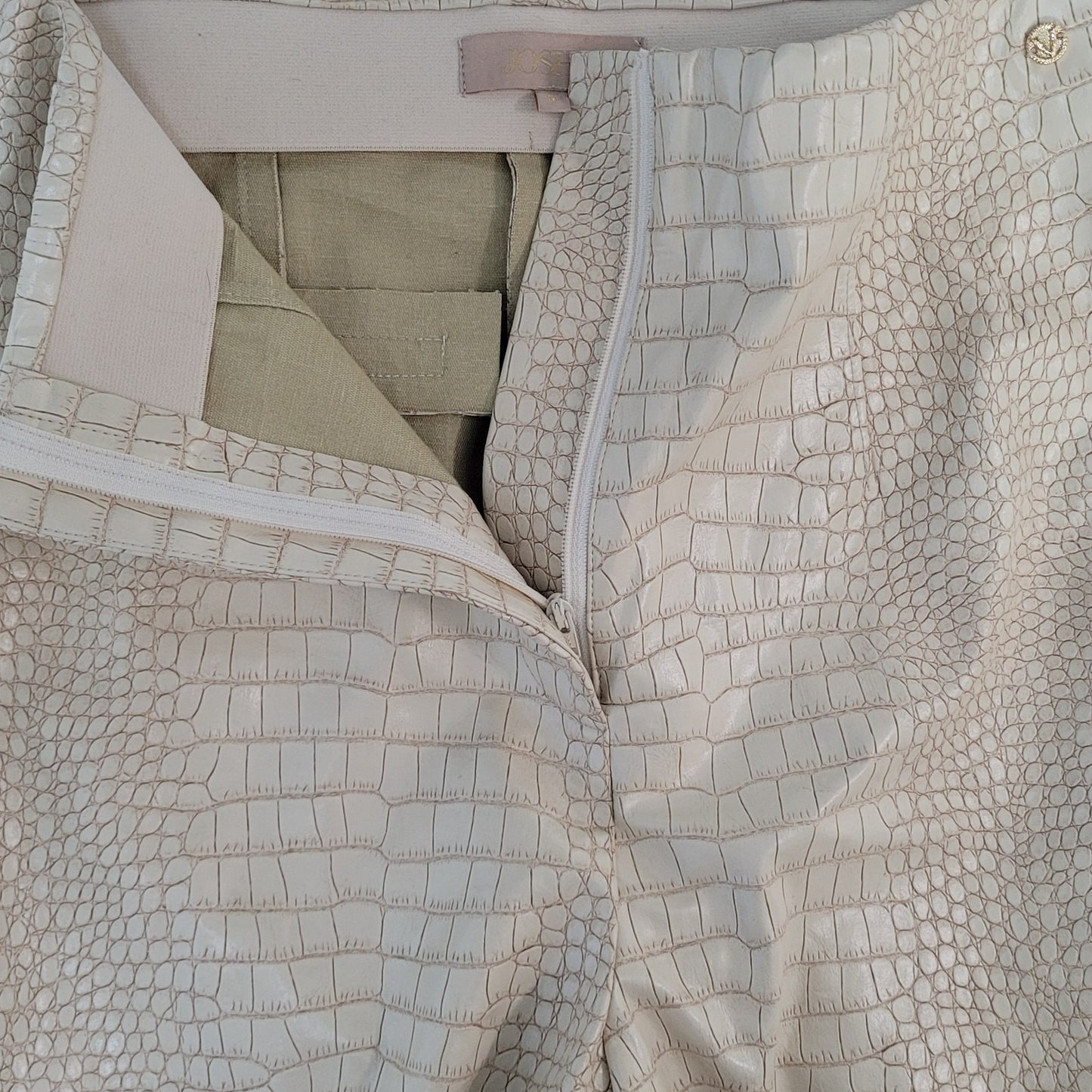 Josh V Ivory Cocoon White Marina Faux Leather Ankle Pants Size Medium M (28x26)