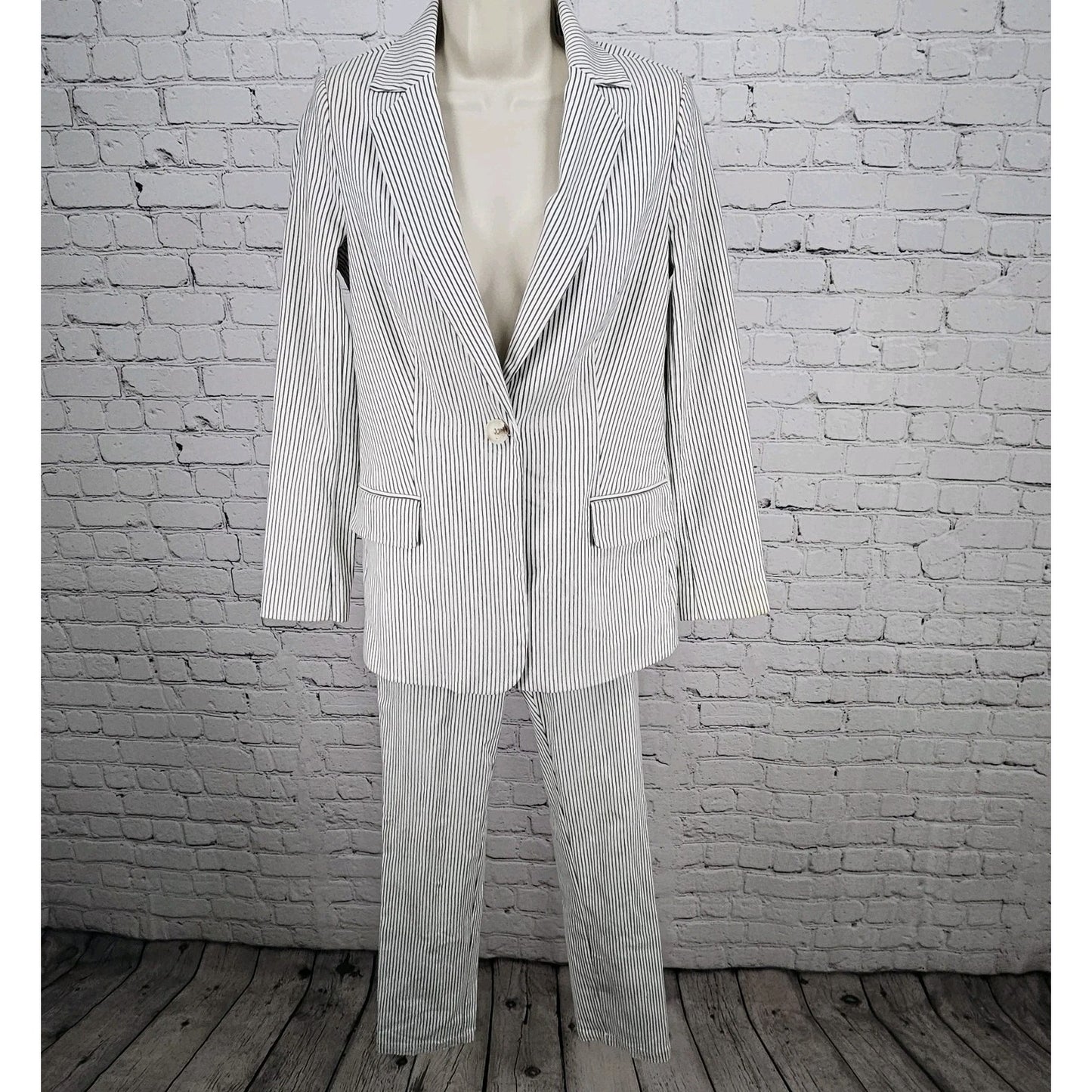 Adrianna Papell Ivory Grey Striped Full Pant Suit 2 Piece Set XS 4 (26x27)