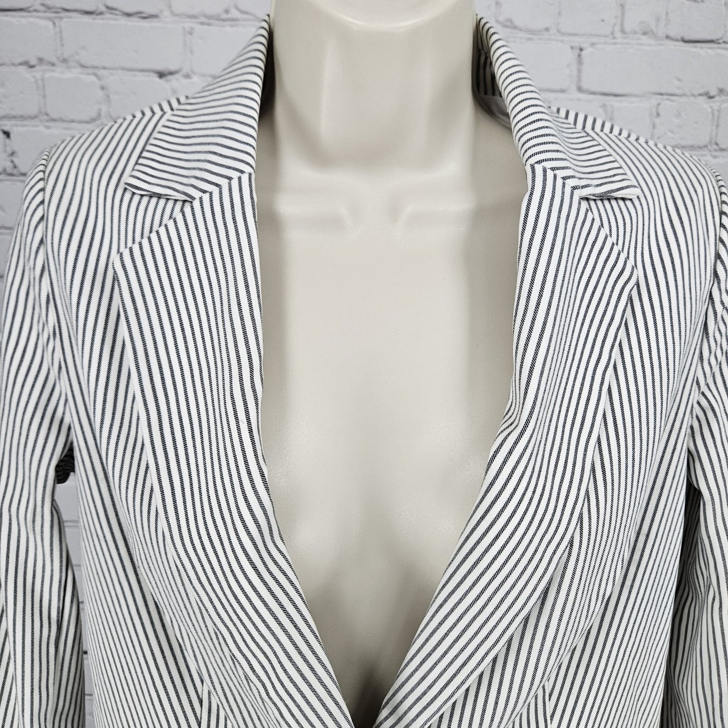 Adrianna Papell Ivory Grey Striped Full Pant Suit 2 Piece Set XS 4 (26x27)