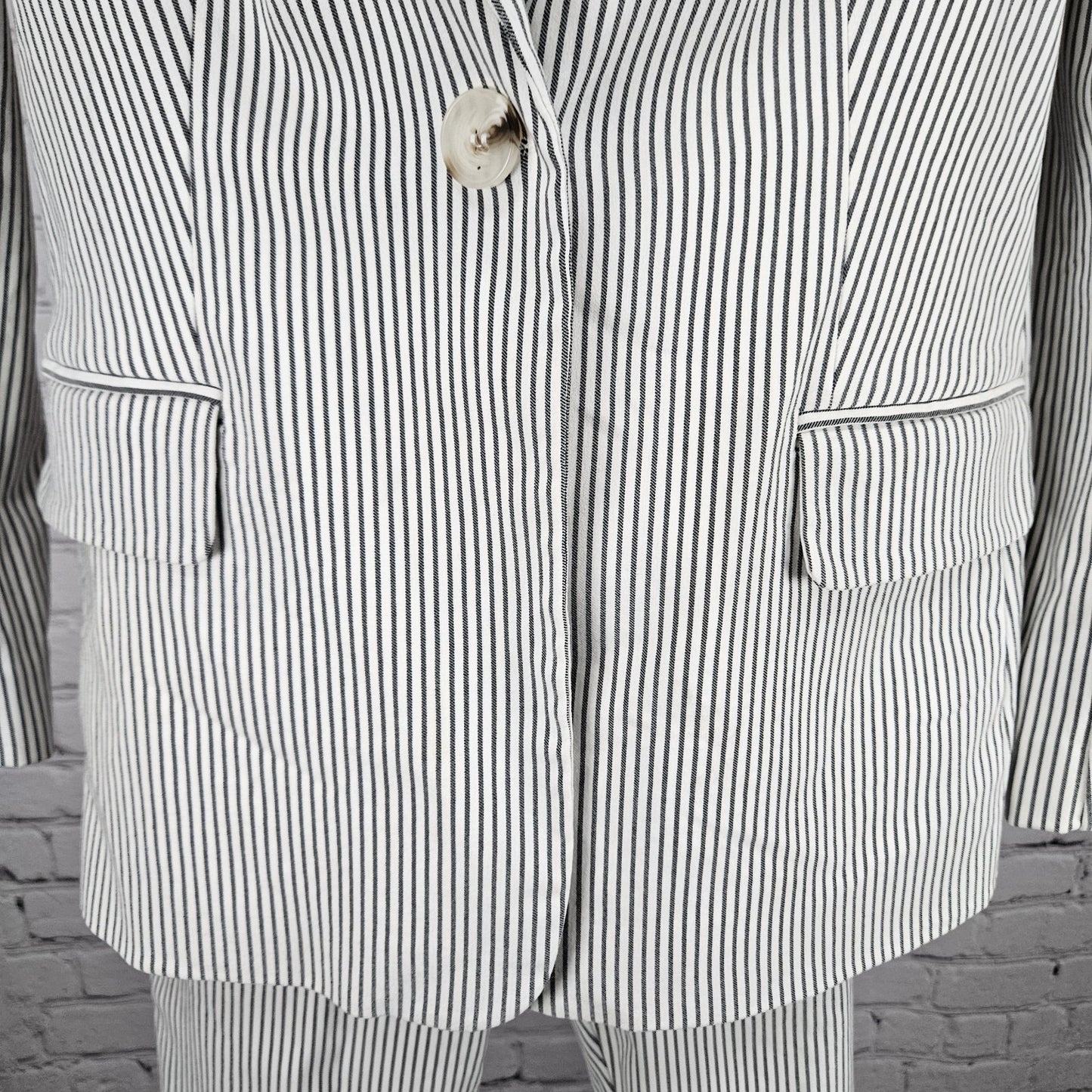 Adrianna Papell Ivory Grey Striped Full Pant Suit 2 Piece Set XS 4 (26x27)