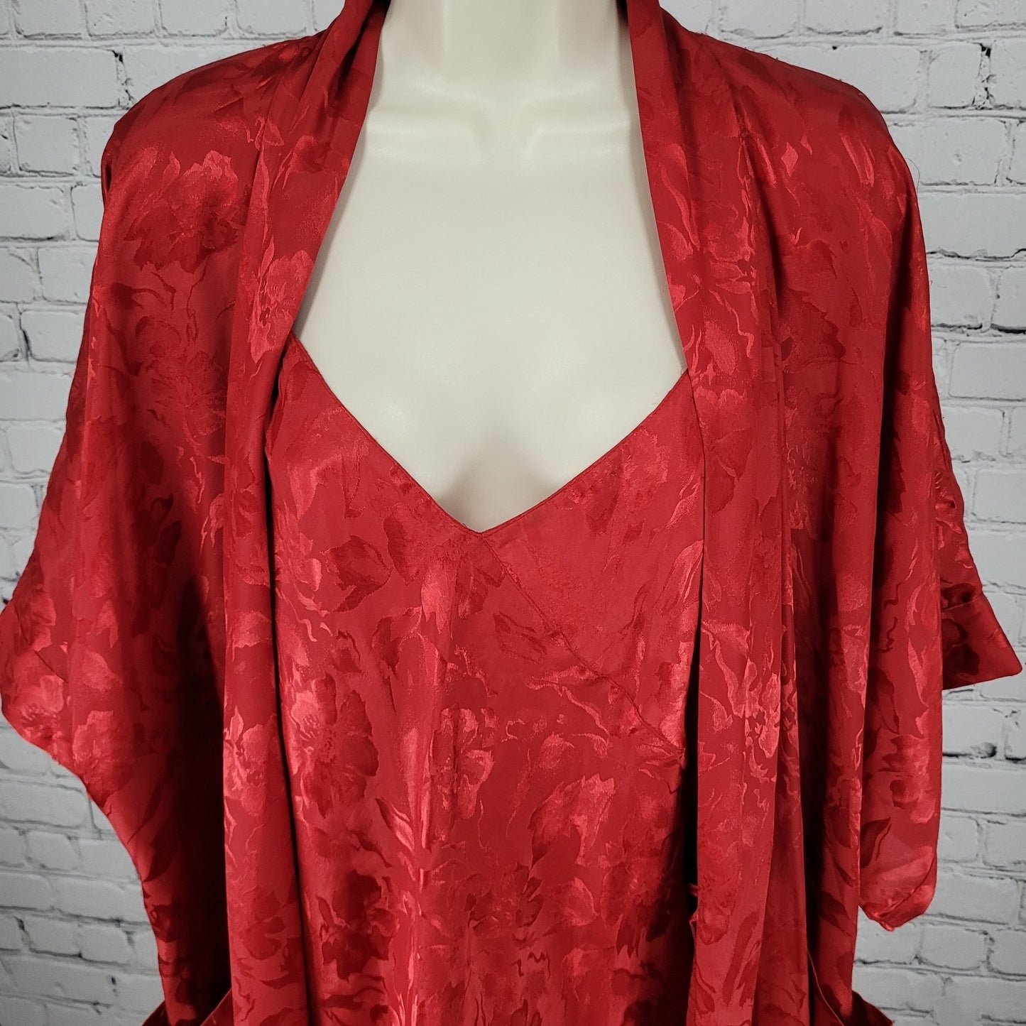 Me 2 Miss Elaine Red Satin Floral Nightgown & Robe 2 Piece Set Size M/L