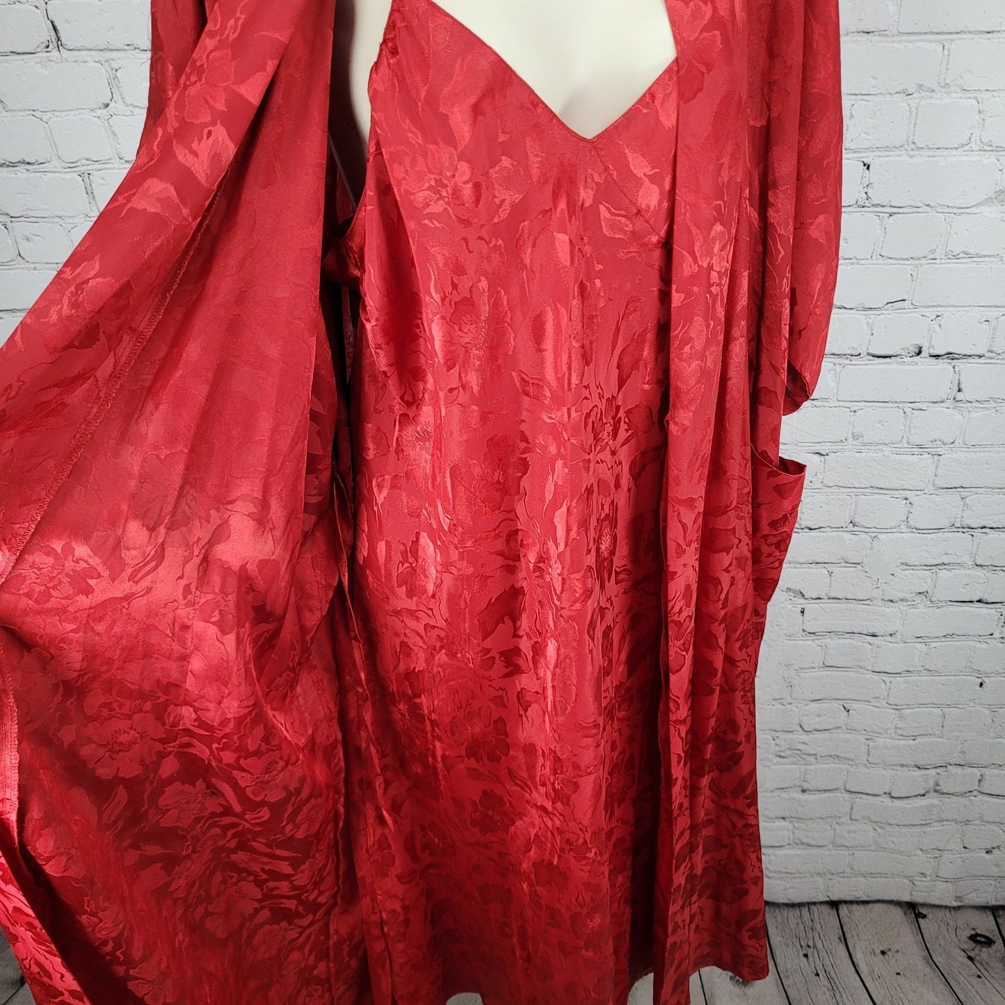 Me 2 Miss Elaine Red Satin Floral Nightgown & Robe 2 Piece Set Size M/L