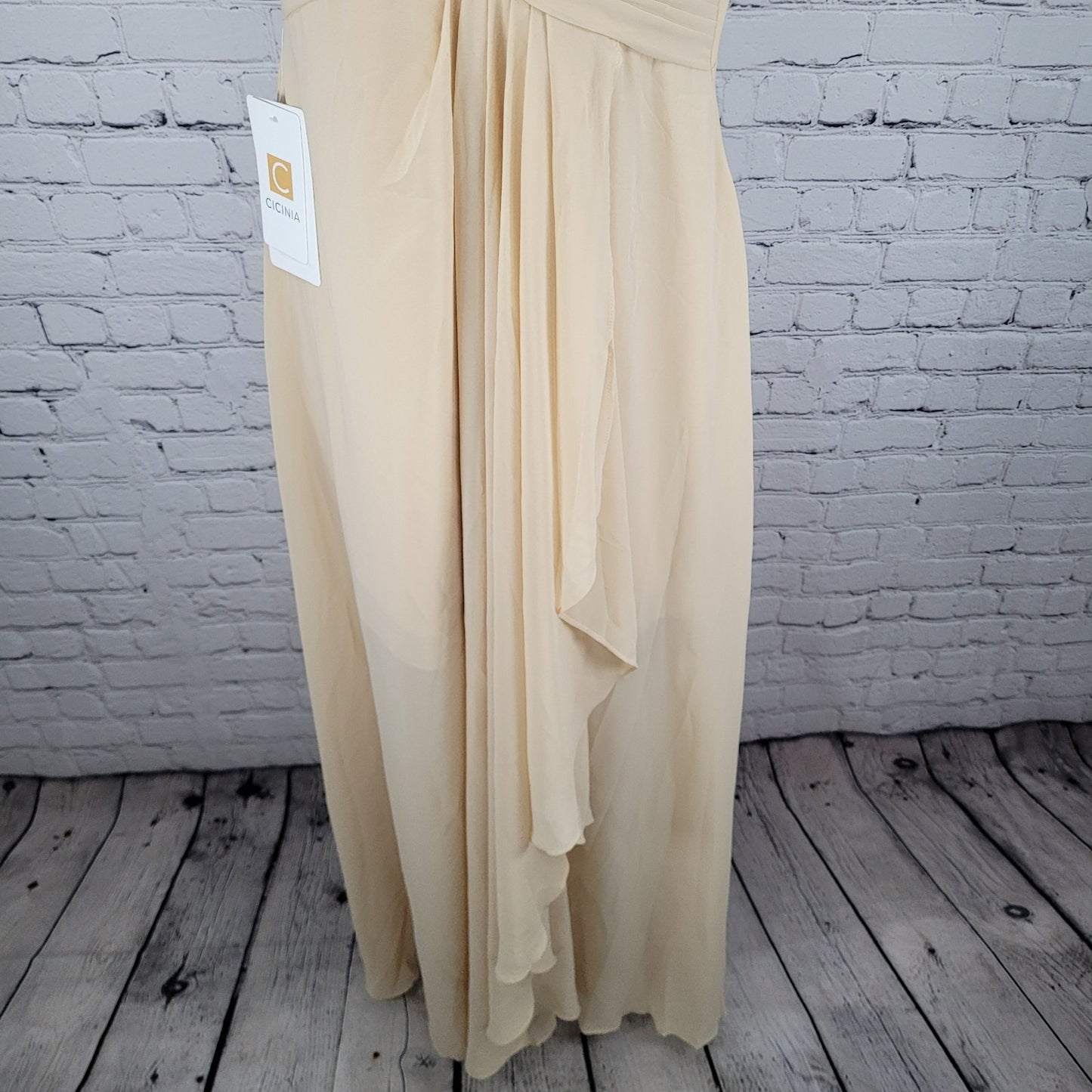 NWT Cicinia Cream Chiffon Lilah Flutter Sleeve Empire Waist Dress Gown Size 4