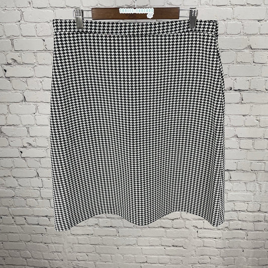 VTG Unbranded Black & White Houndstooth Skirt USA Made Size Medium M (33x26)