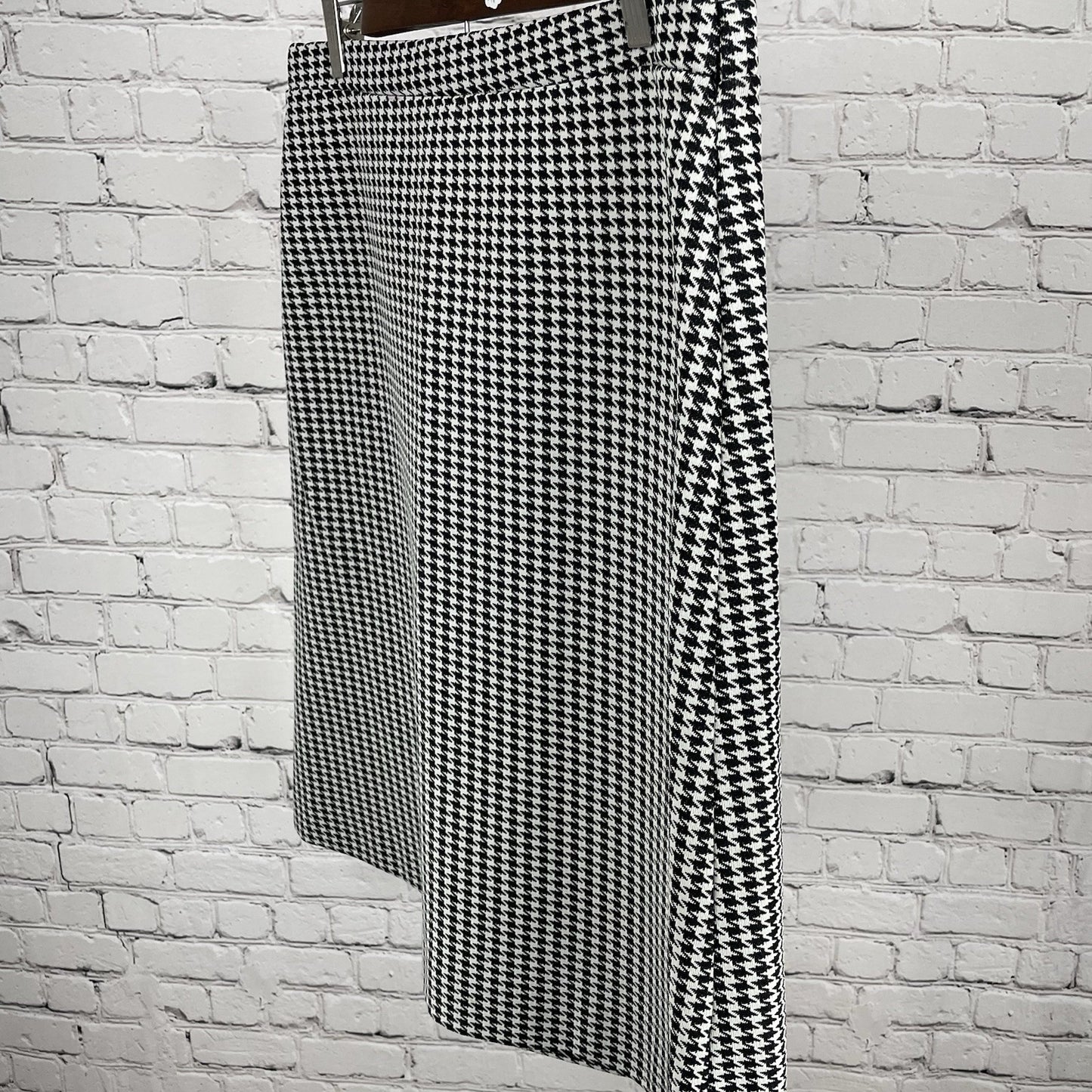 VTG Unbranded Black & White Houndstooth Skirt USA Made Size Medium M (33x26)