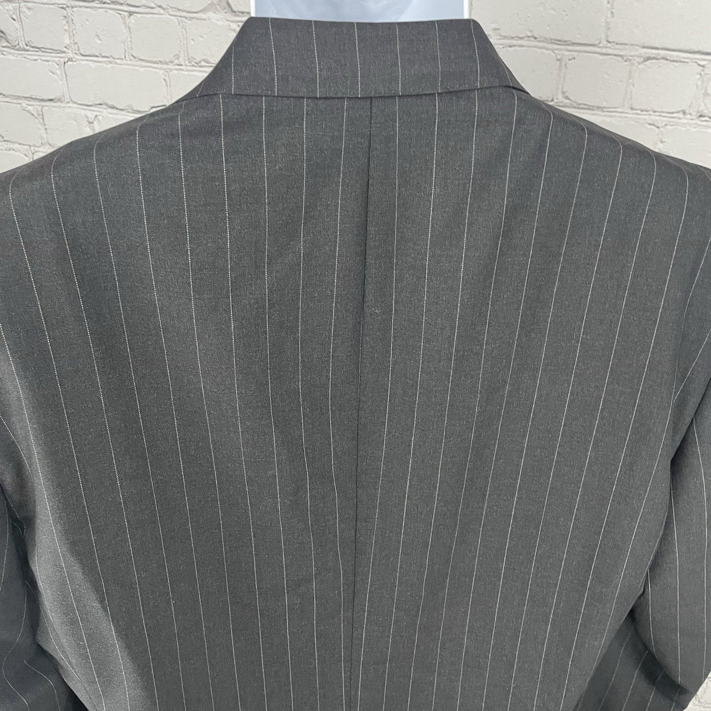 Hickey Freeman Dark Grey Pinstriped 2 Button Blazer Sport Coat USA Made Size 43L