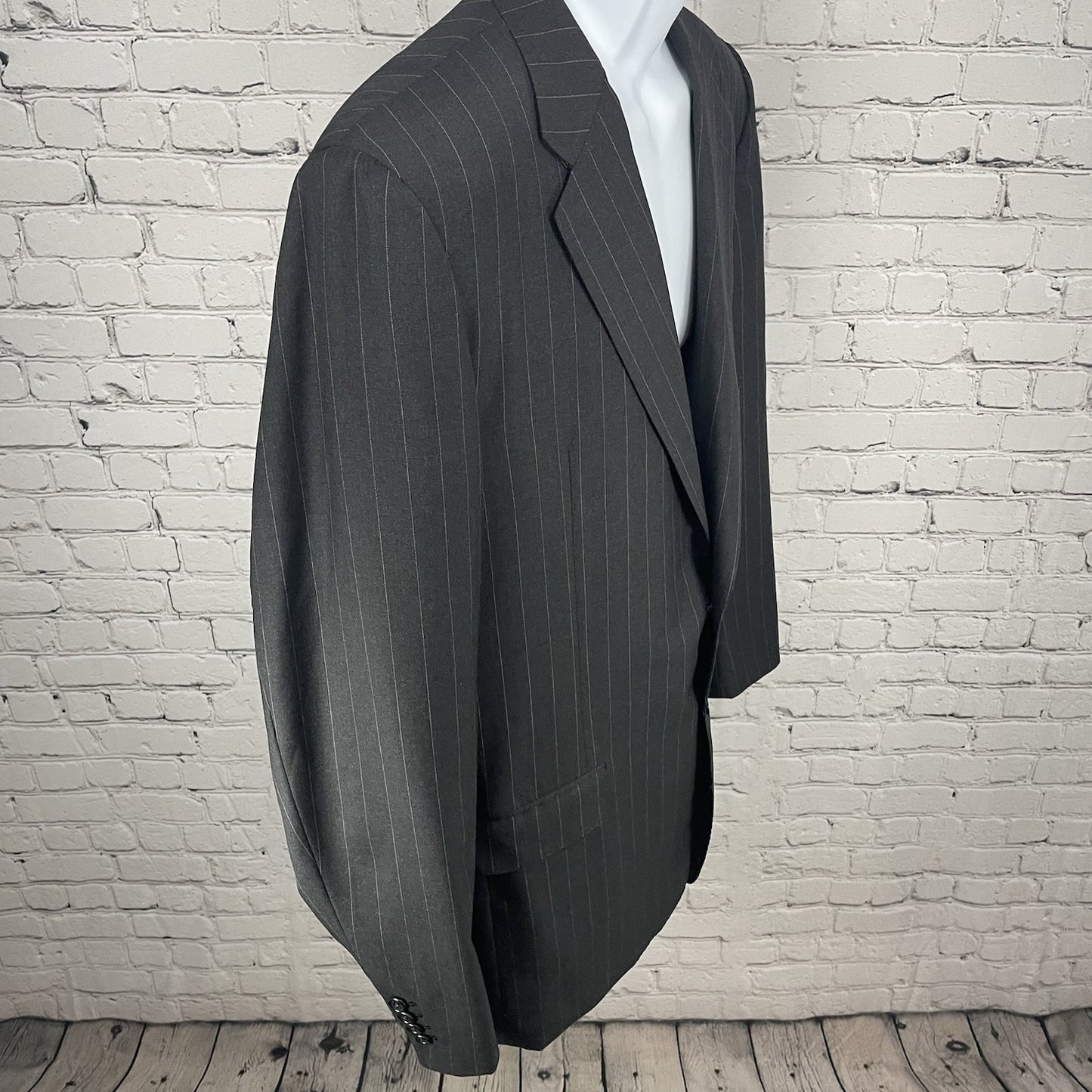Hickey Freeman Dark Grey Pinstriped 2 Button Blazer Sport Coat USA Made Size 43L