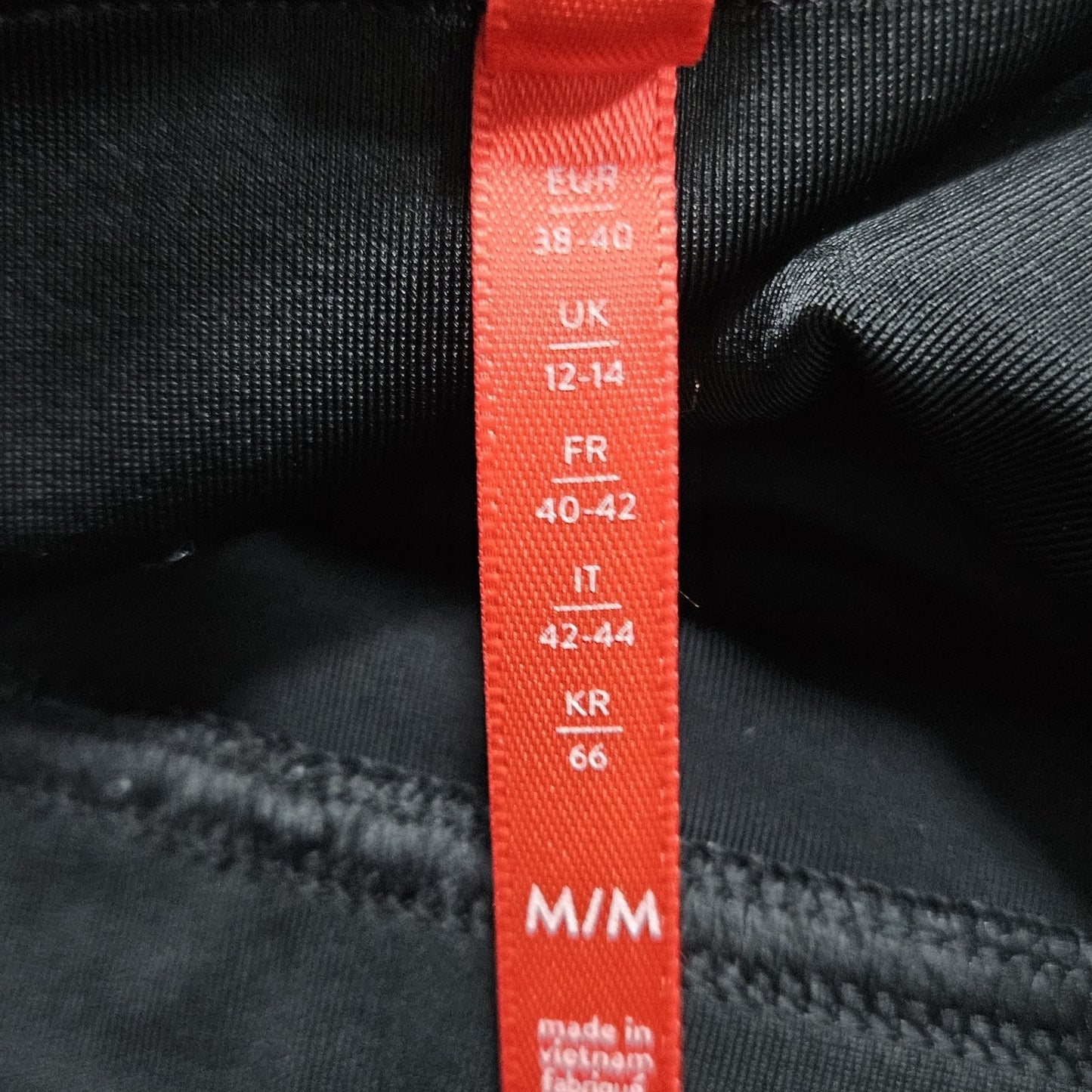 Spanx Black Coated Slimming Tummy Control Leggings Stretch Medium M (25x28)