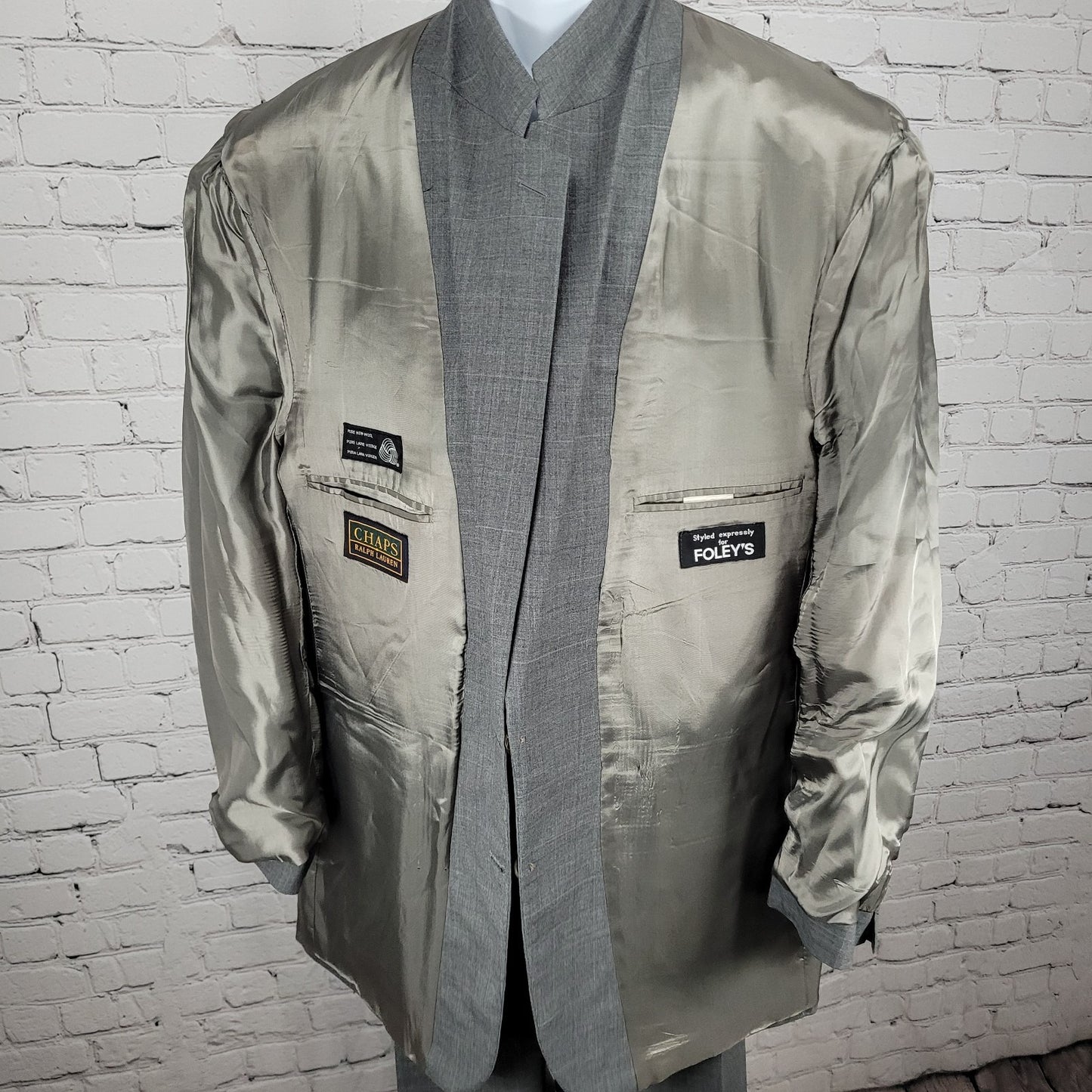 Chaps Ralph Lauren Grey 100% Wool Full Suit Set Jacket Size 46T Pants 39x31