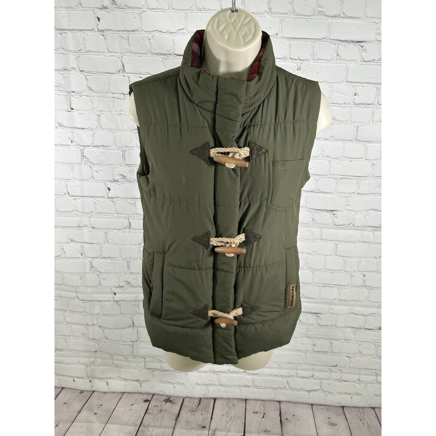 Legendary White Tail Hunter Green Vest Wooden Closures Women's Outerwear XS
