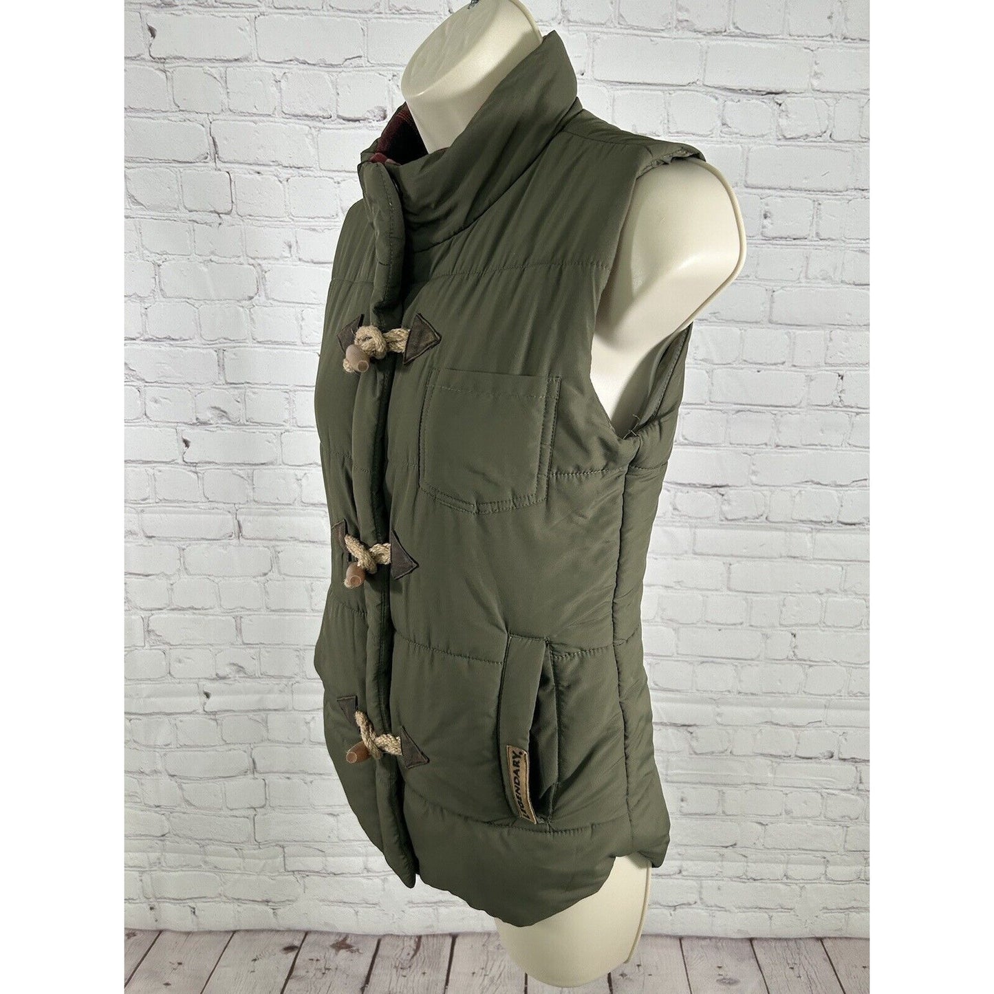 Legendary White Tail Hunter Green Vest Wooden Closures Women's Outerwear XS