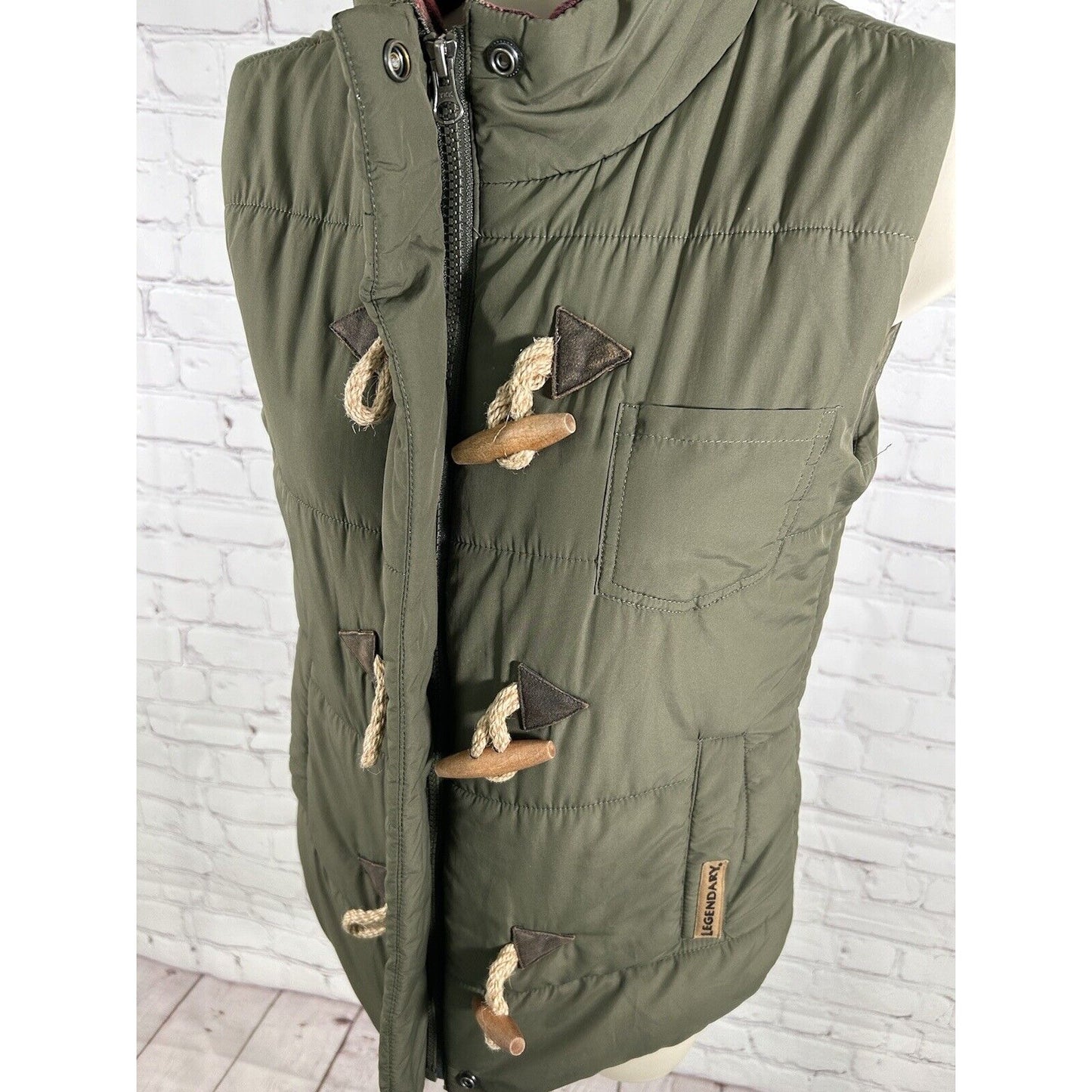 Legendary White Tail Hunter Green Vest Wooden Closures Women's Outerwear XS