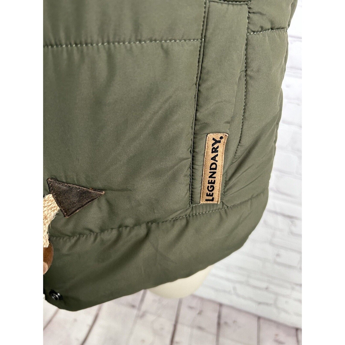 Legendary White Tail Hunter Green Vest Wooden Closures Women's Outerwear XS