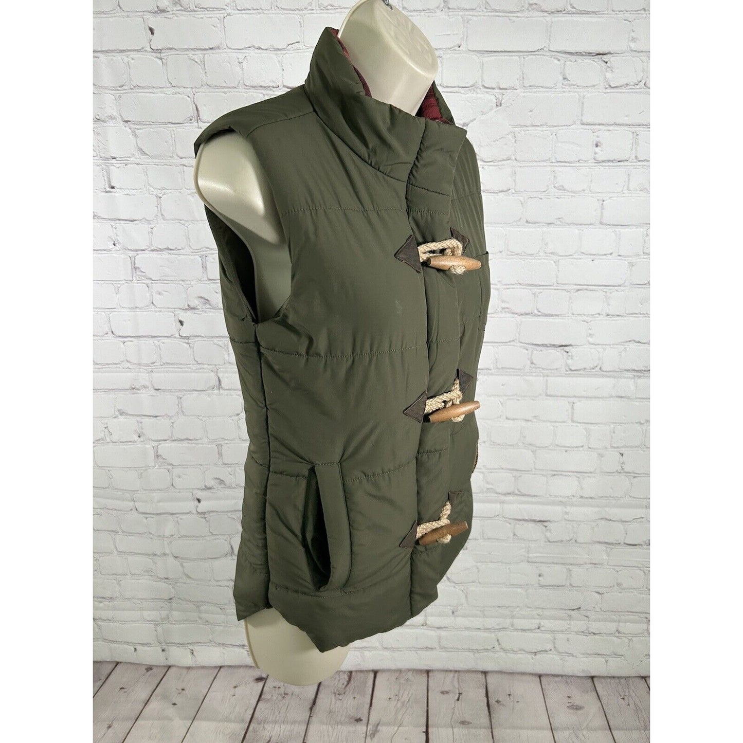 Legendary White Tail Hunter Green Vest Wooden Closures Women's Outerwear XS