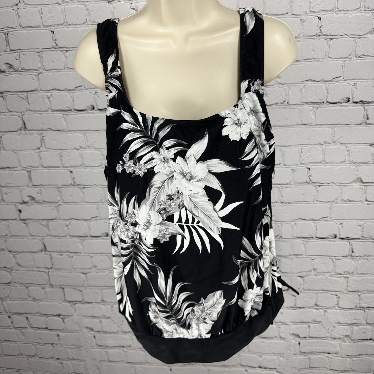 Maxine Of Hollywood Black White Tropical Floral Swim Suit Top Tankini Size 16W