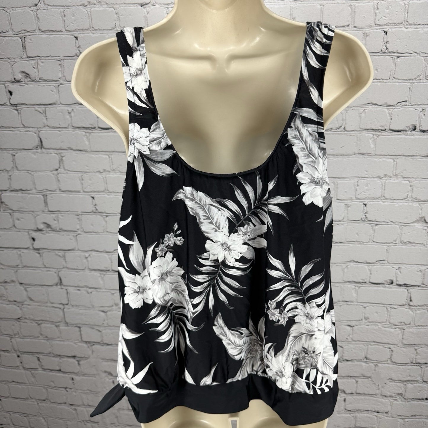 Maxine Of Hollywood Black White Tropical Floral Swim Suit Top Tankini Size 16W
