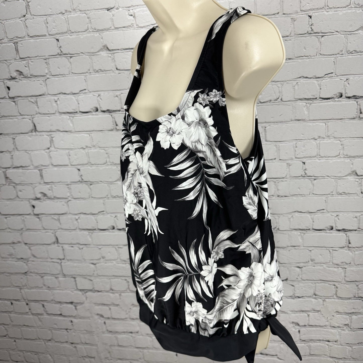 Maxine Of Hollywood Black White Tropical Floral Swim Suit Top Tankini Size 16W