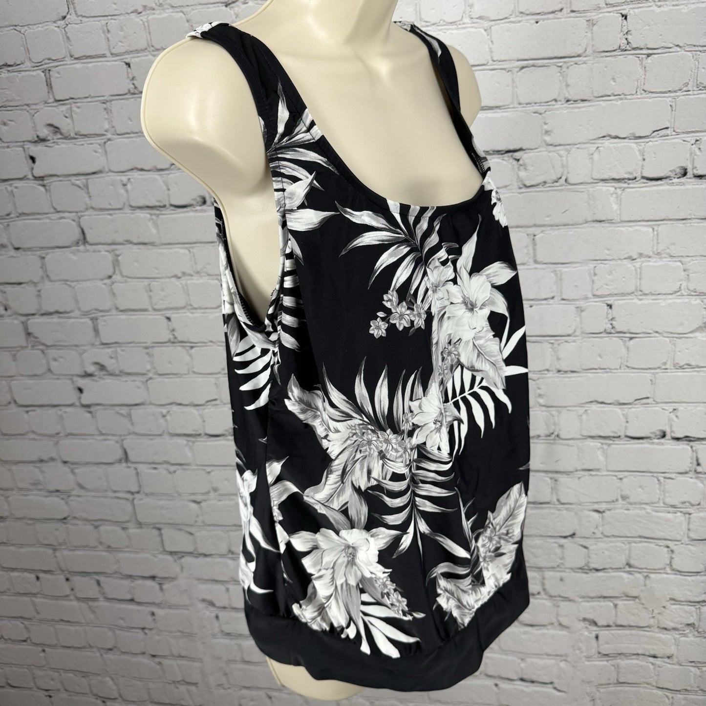 Maxine Of Hollywood Black White Tropical Floral Swim Suit Top Tankini Size 16W