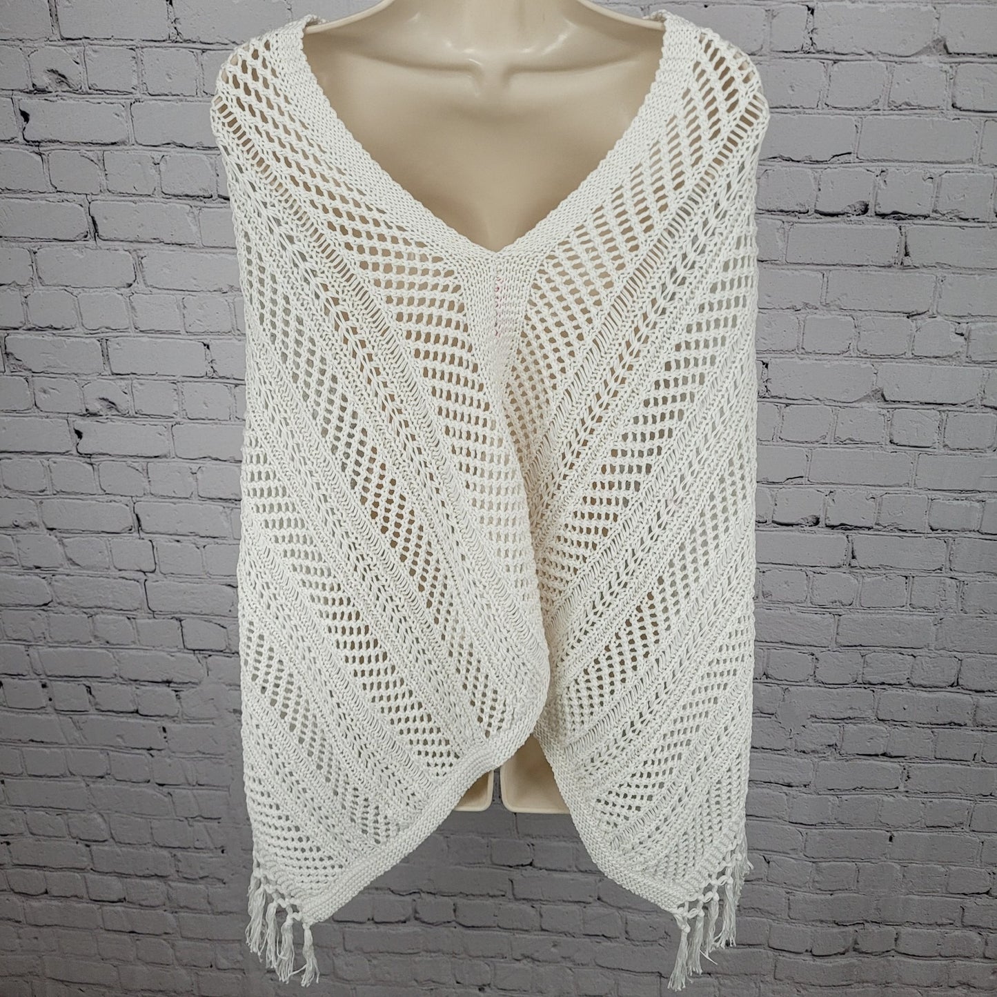 Lilly Pulitzer White Open Knit Crochet Tassel Pullover Shawl Cape One Size