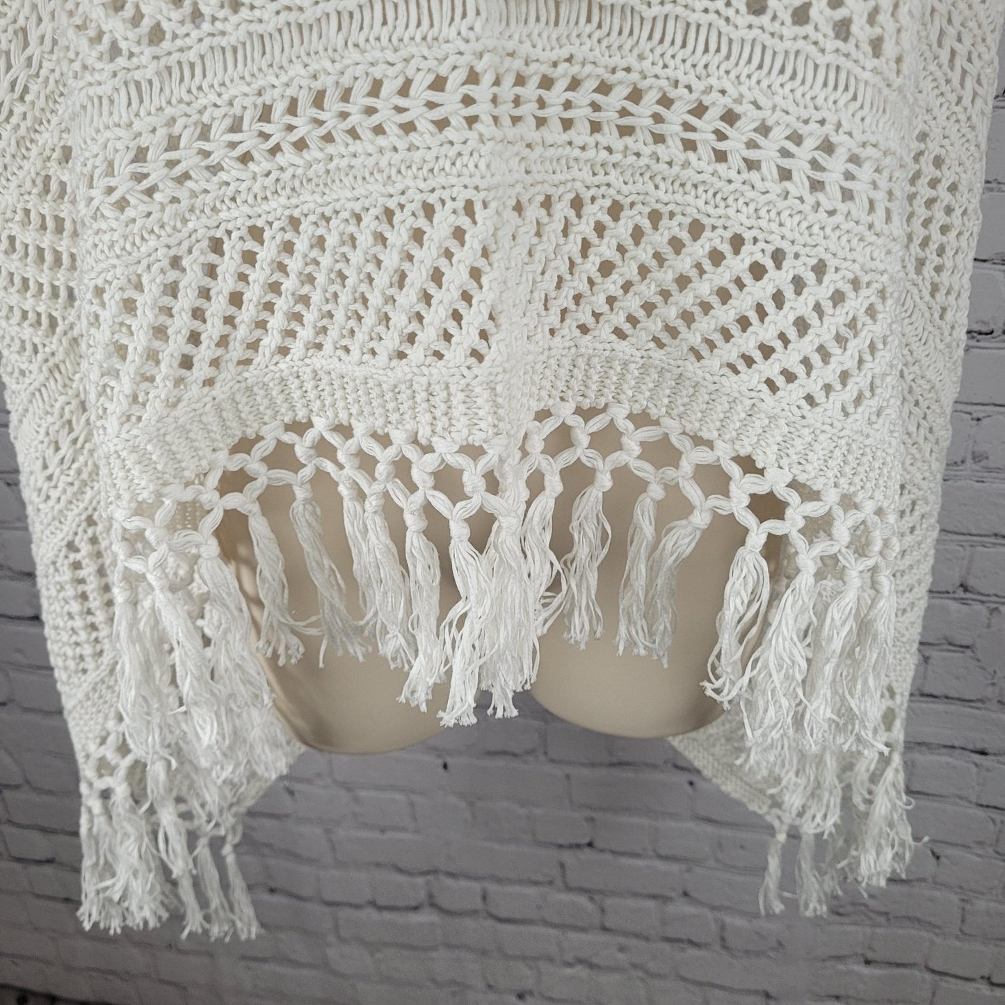 Lilly Pulitzer White Open Knit Crochet Tassel Pullover Shawl Cape One Size