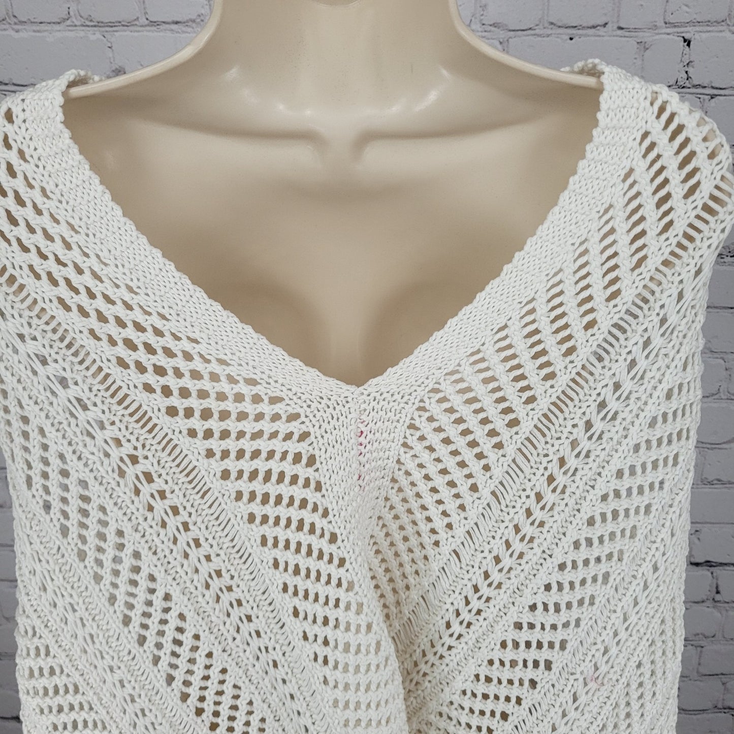 Lilly Pulitzer White Open Knit Crochet Tassel Pullover Shawl Cape One Size