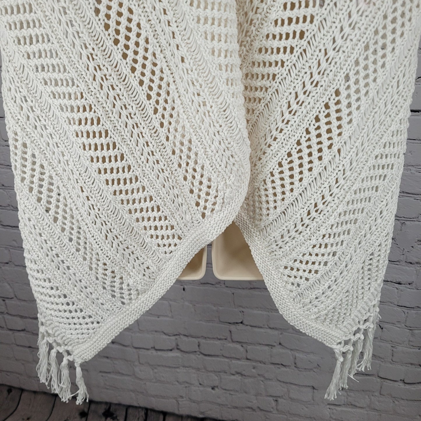 Lilly Pulitzer White Open Knit Crochet Tassel Pullover Shawl Cape One Size
