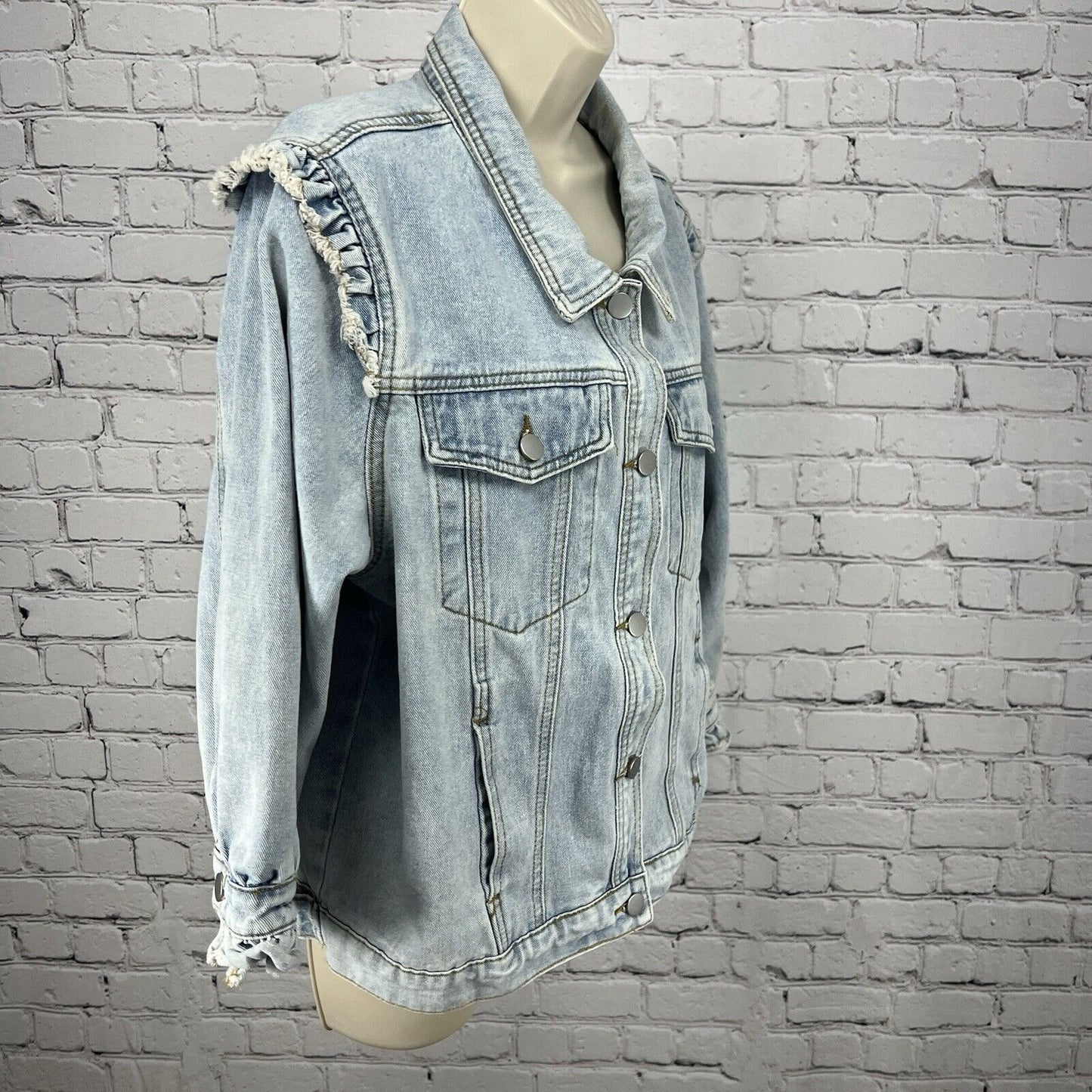 Savanna Jane Light Wash Ruffled Shoulder 3/4 Sleeve Denim Jean Jacket Large L