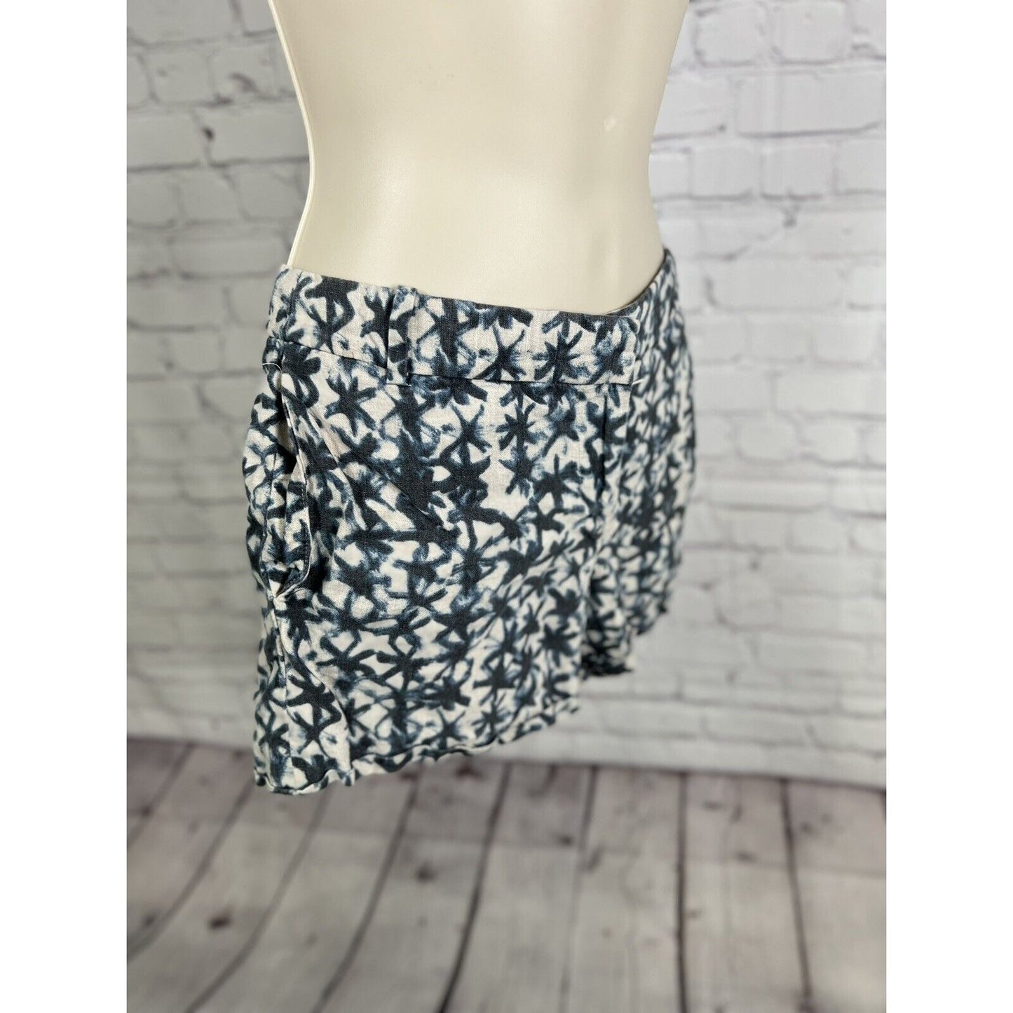 J. Crew Women’s Blue Star Tie Dyed 100% Linen Short Shorts Rolled Cuff Size 2
