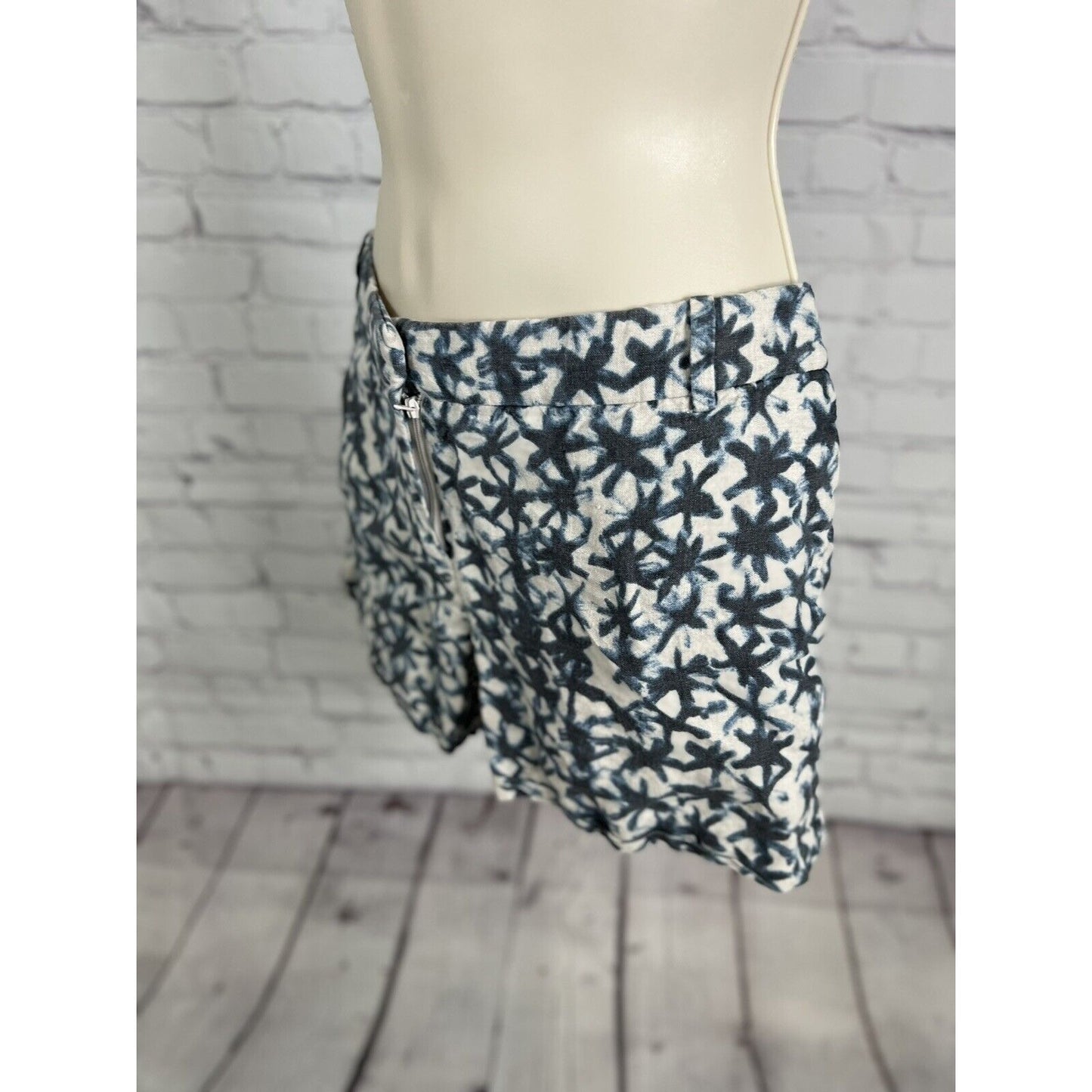 J. Crew Women’s Blue Star Tie Dyed 100% Linen Short Shorts Rolled Cuff Size 2