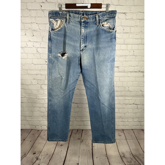 Wrangler Light Wash Blue Denim Distressed Frayed Men’s Mid Rise Jeans (34 x 29)