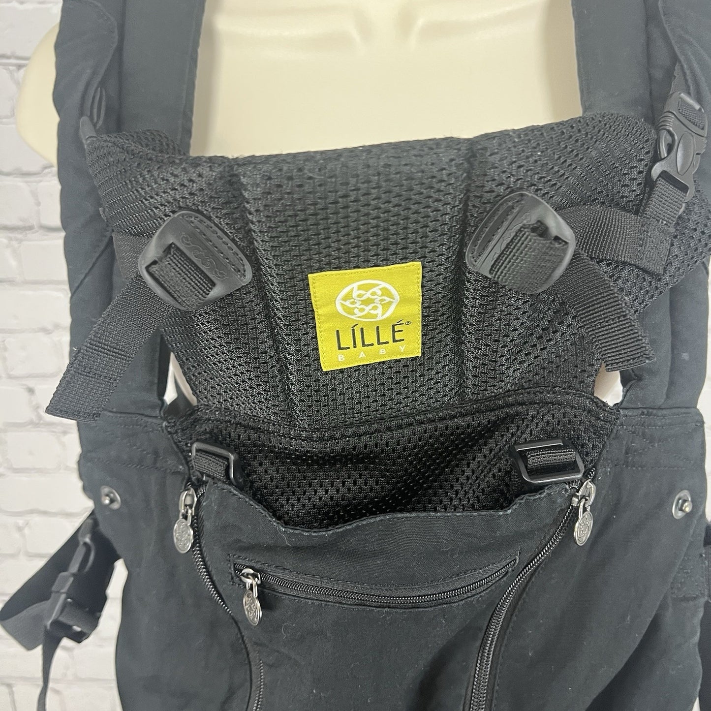 Lille Baby Black Complete All Seasons 6-in-1 Positions Carrier Newborn Infant