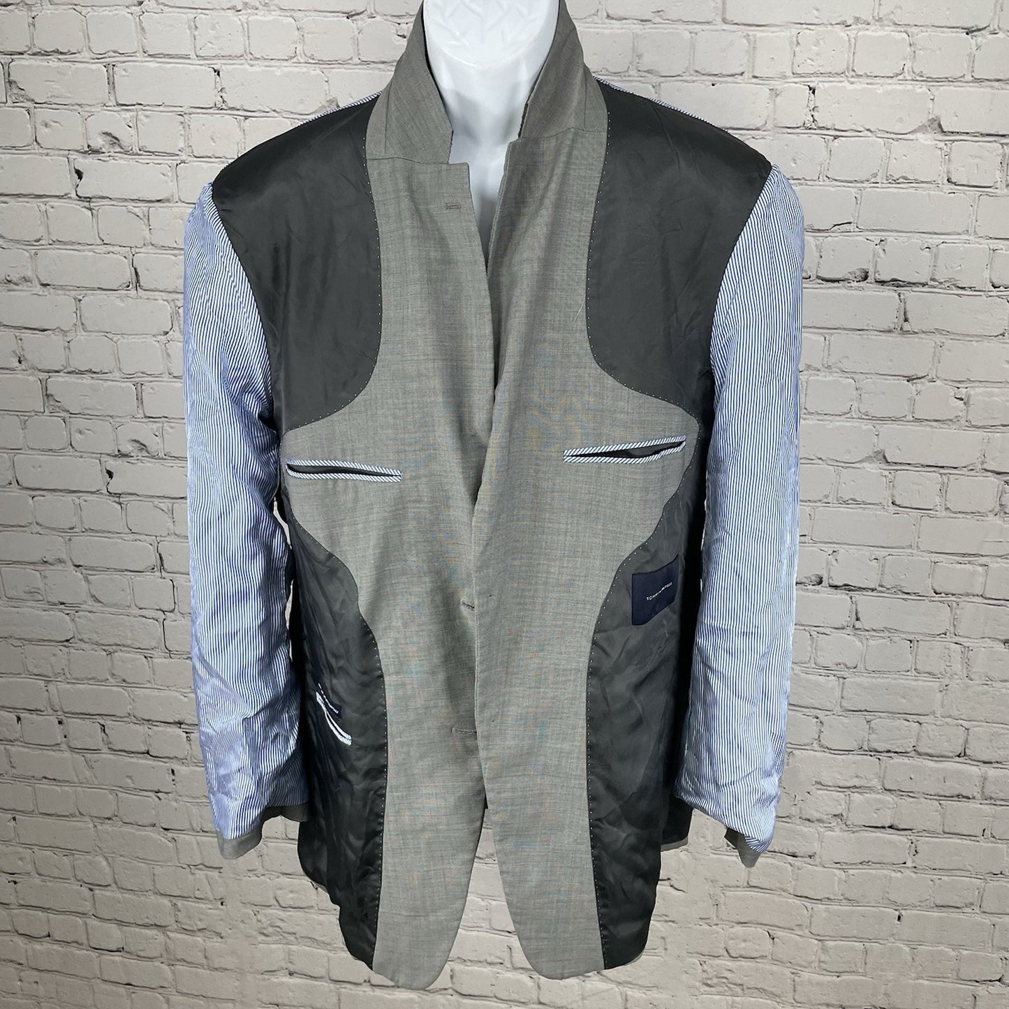 Tommy Hilfiger Grey 100% Wool 2 Button Double Vented Blazer Size 42L *defect