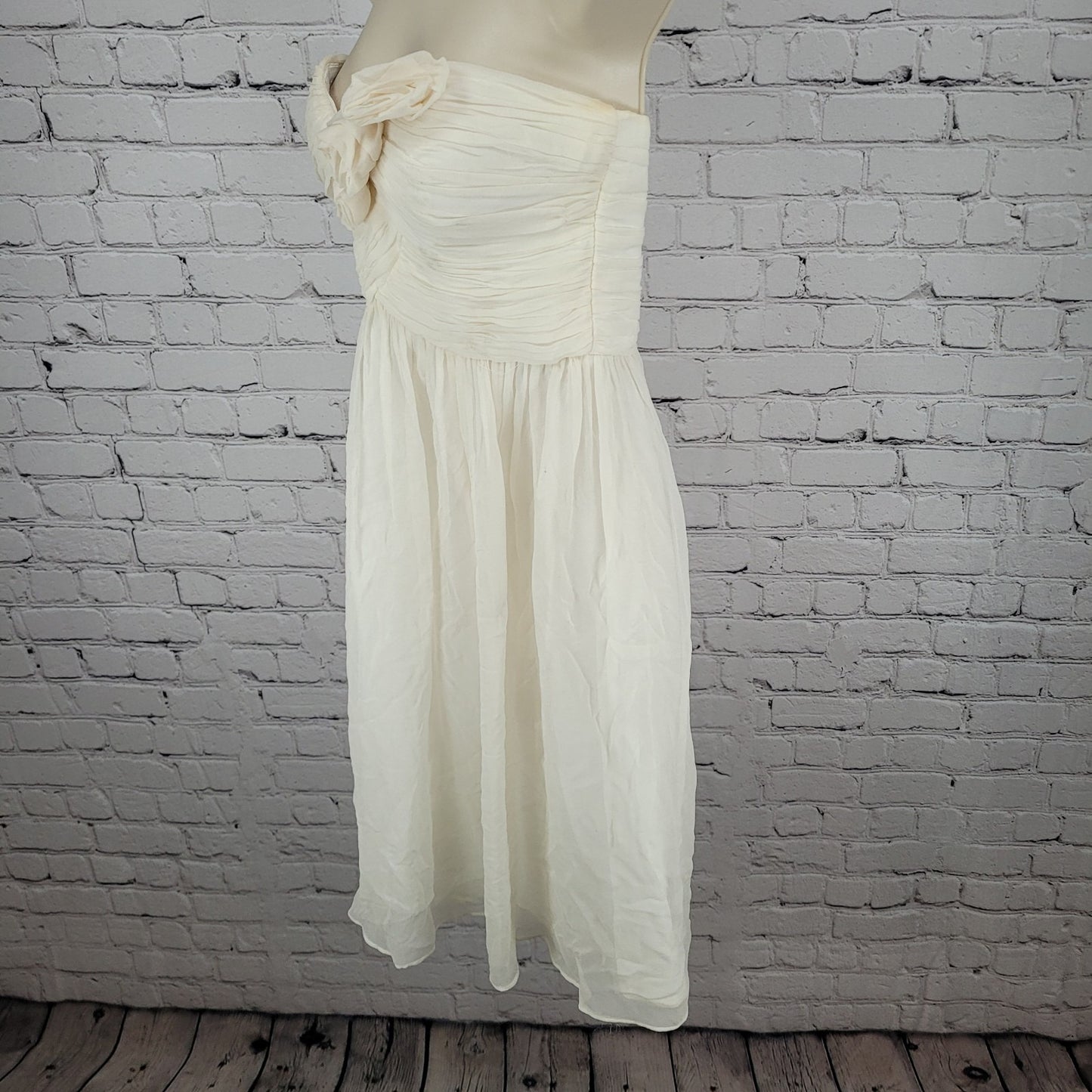 Donna Morgan Ivory 100% Silk Chiffon Rosettes Strapless Fit & Flare Dress Size 0
