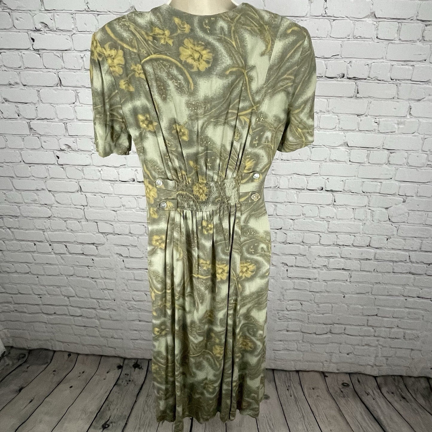 VTG Betsey’s Things Green Floral Buttoned Padded Short Sleeve Midi Dress Size 8